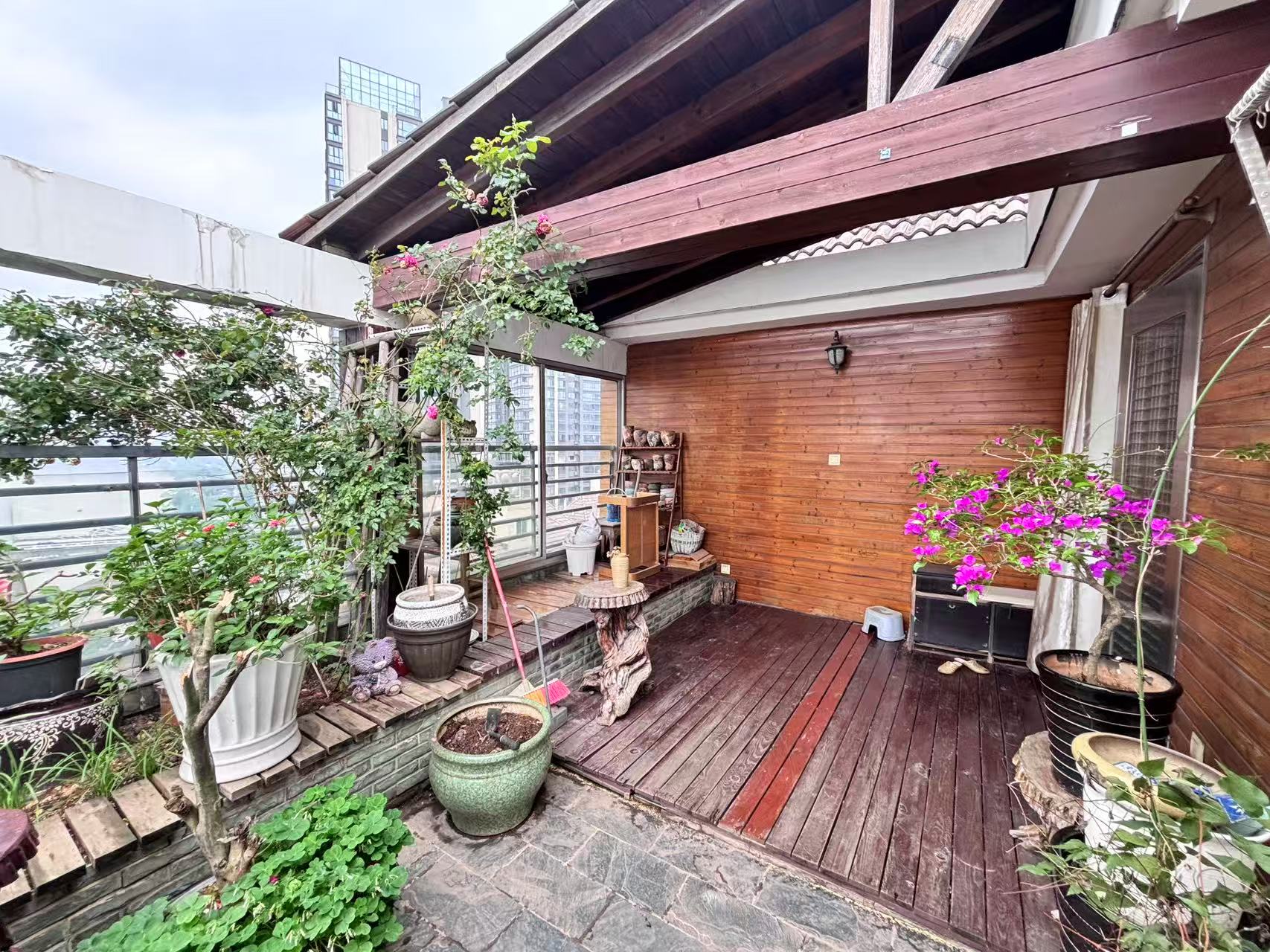 四季花园  5室2厅2卫    130.0万 四季花园  5室2厅2卫    130.0万室内图