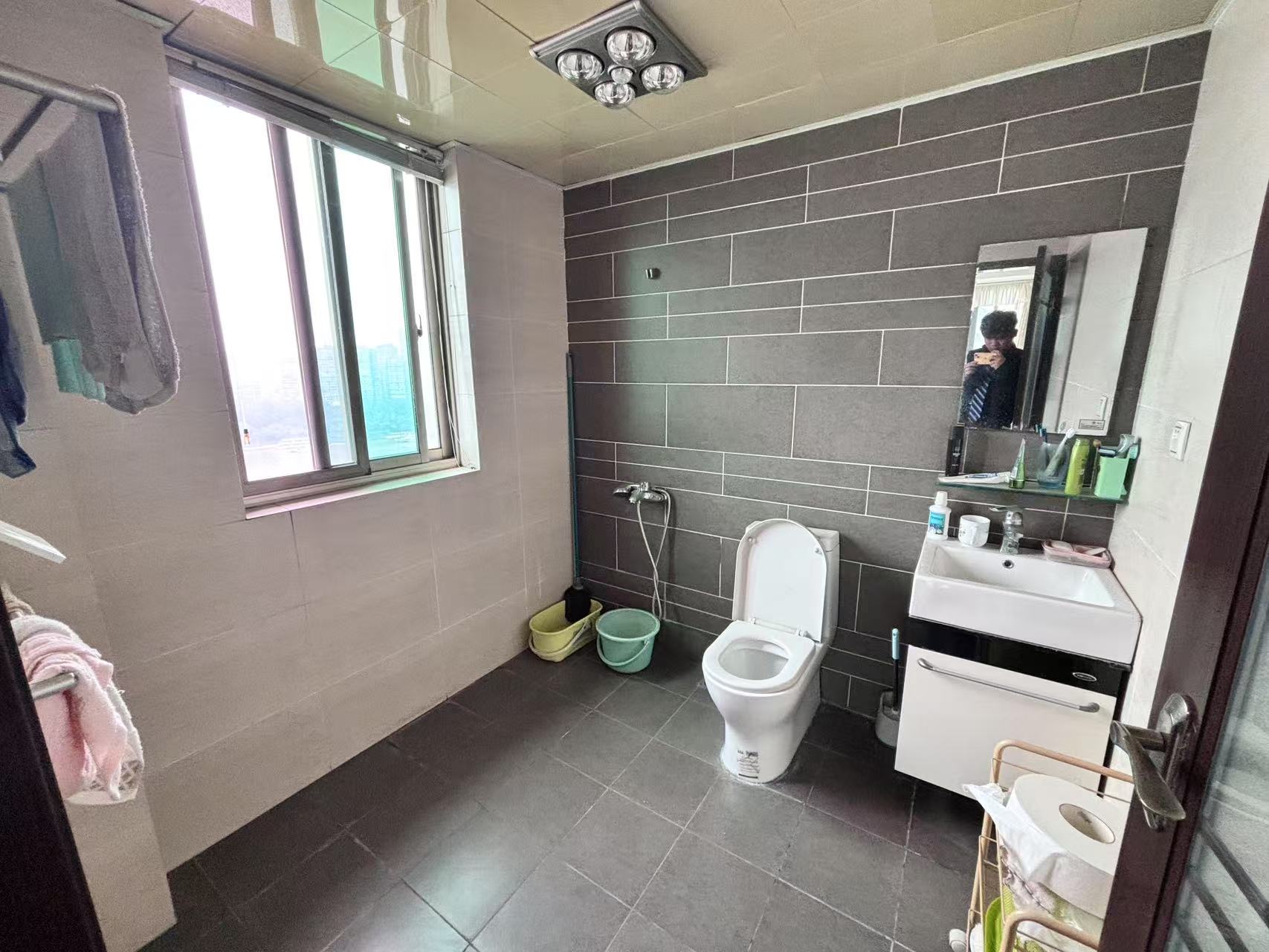 四季花园  5室2厅2卫    130.0万 四季花园  5室2厅2卫    130.0万室内图