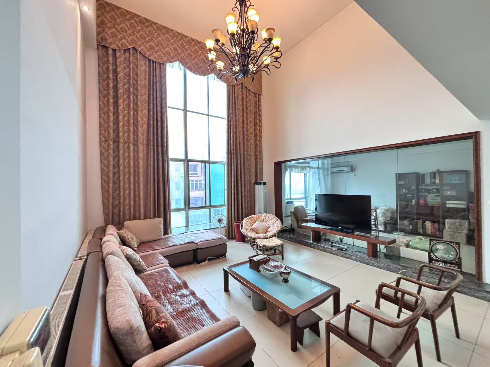 四季花园  5室2厅2卫    130.0万 四季花园  5室2厅2卫    130.0万室内图