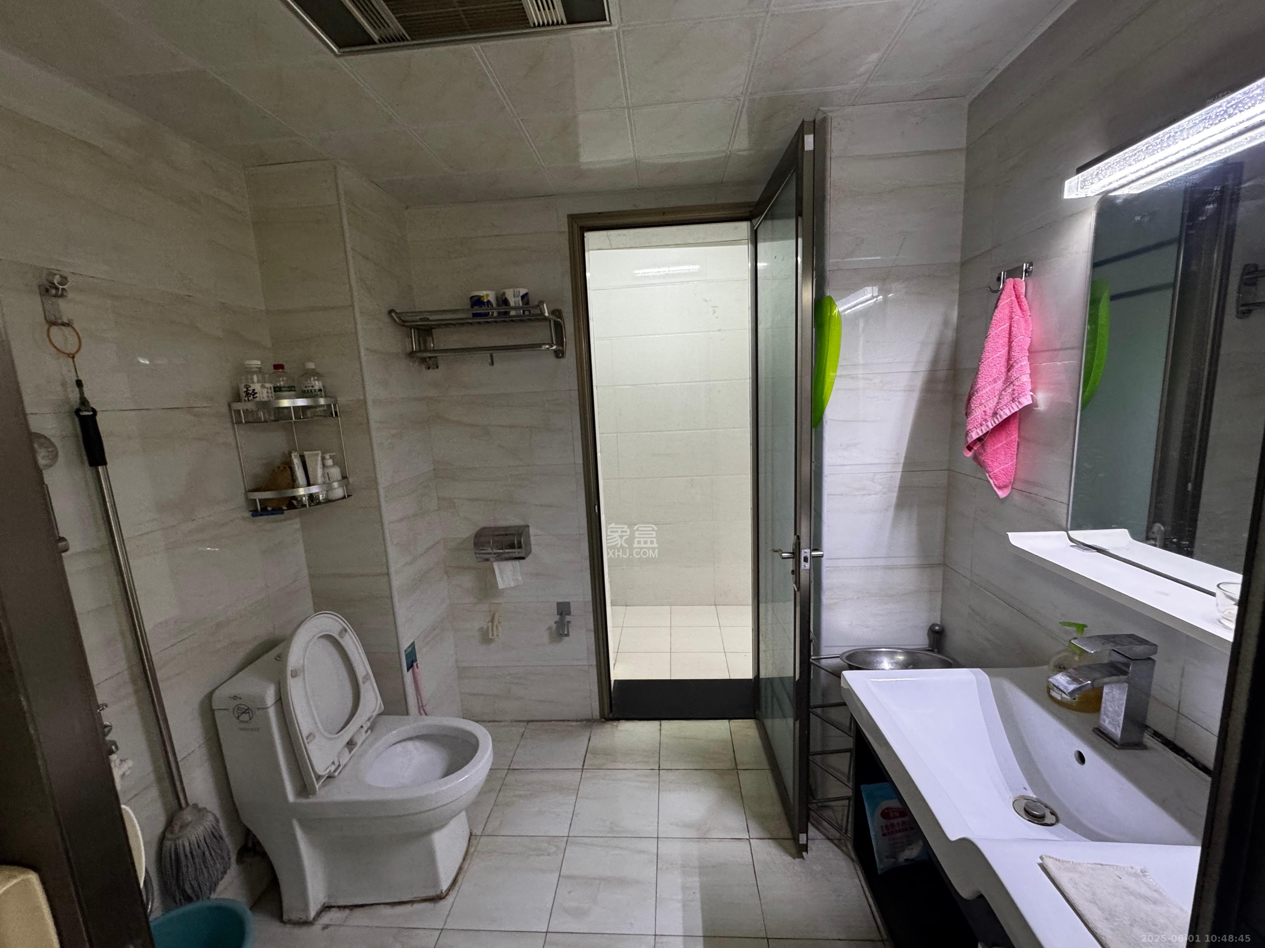 百纳广场(百纳公寓) 2室1厅1卫 2500.0元/月 百纳广场(百纳公寓) 2室1厅1卫 2500.0元/月室内图