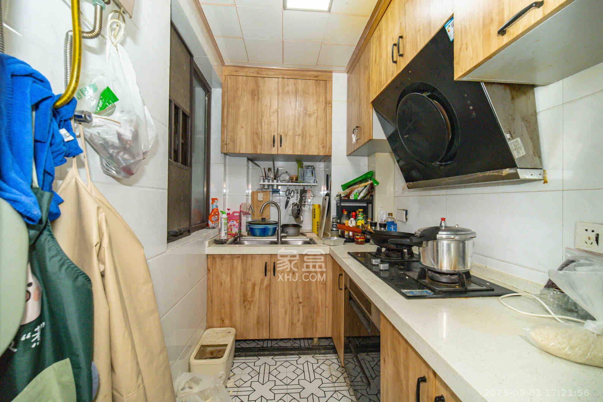 华润置地广场二期 3室2厅1卫 2300.0元/月 华润置地广场二期 3室2厅1卫 2300.0元/月室内图