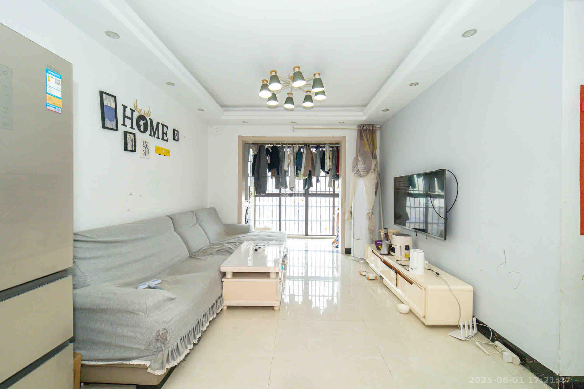 华润置地广场二期 3室2厅1卫 2300.0元/月 华润置地广场二期 3室2厅1卫 2300.0元/月室内图