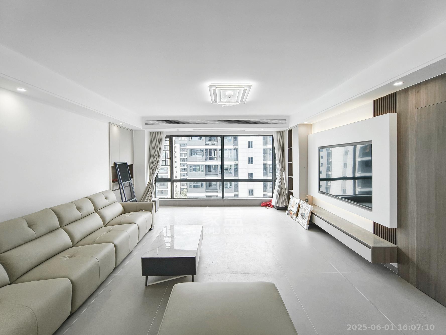 爱情天骄府 3室2厅2卫 160.0万 爱情天骄府 3室2厅2卫 160.0万客厅