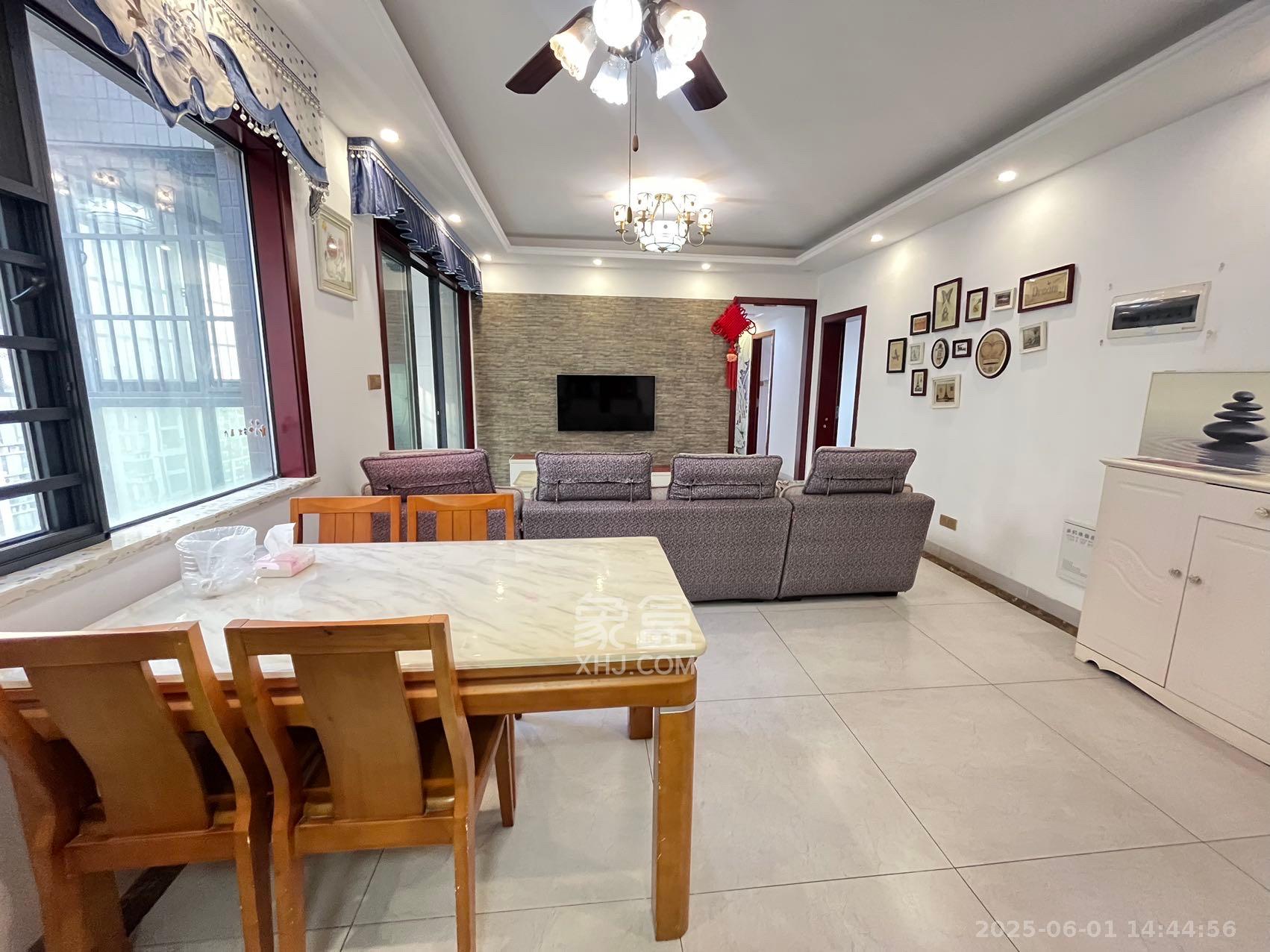 蓝山郡 3室2厅2卫 2000.0元/月 蓝山郡 3室2厅2卫 2000.0元/月室内图