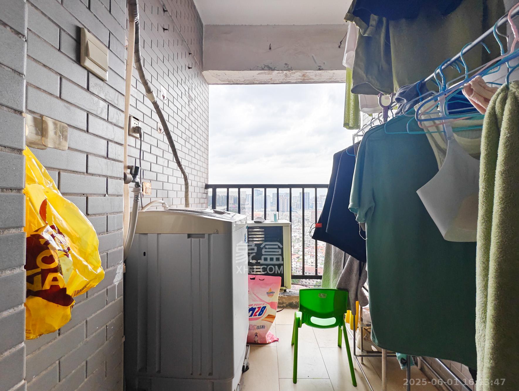 德庆水韵山城  1室1厅1卫    31.0万 德庆水韵山城  1室1厅1卫    31.0万阳台