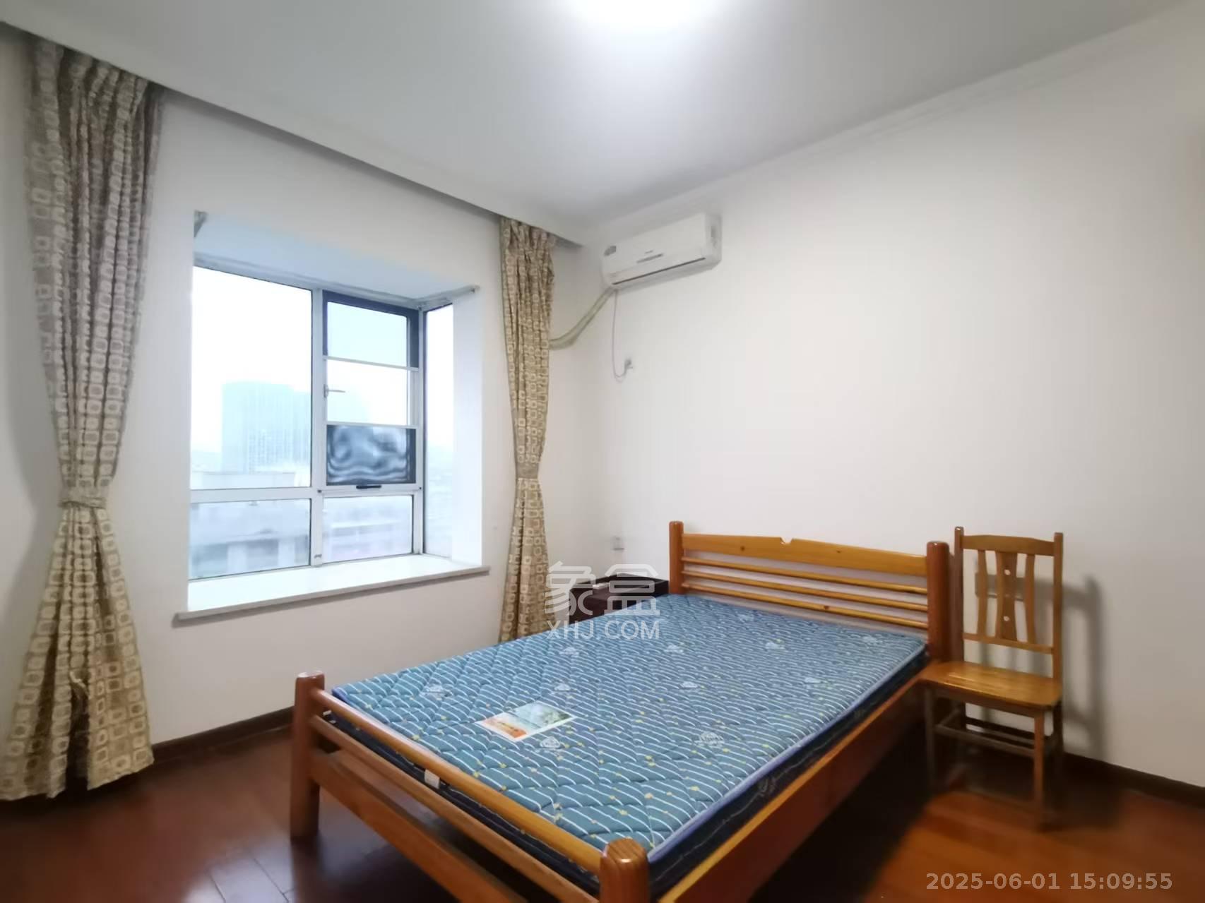 麓山枫情 2室2厅1卫 2300.0元/月 麓山枫情 2室2厅1卫 2300.0元/月室内图