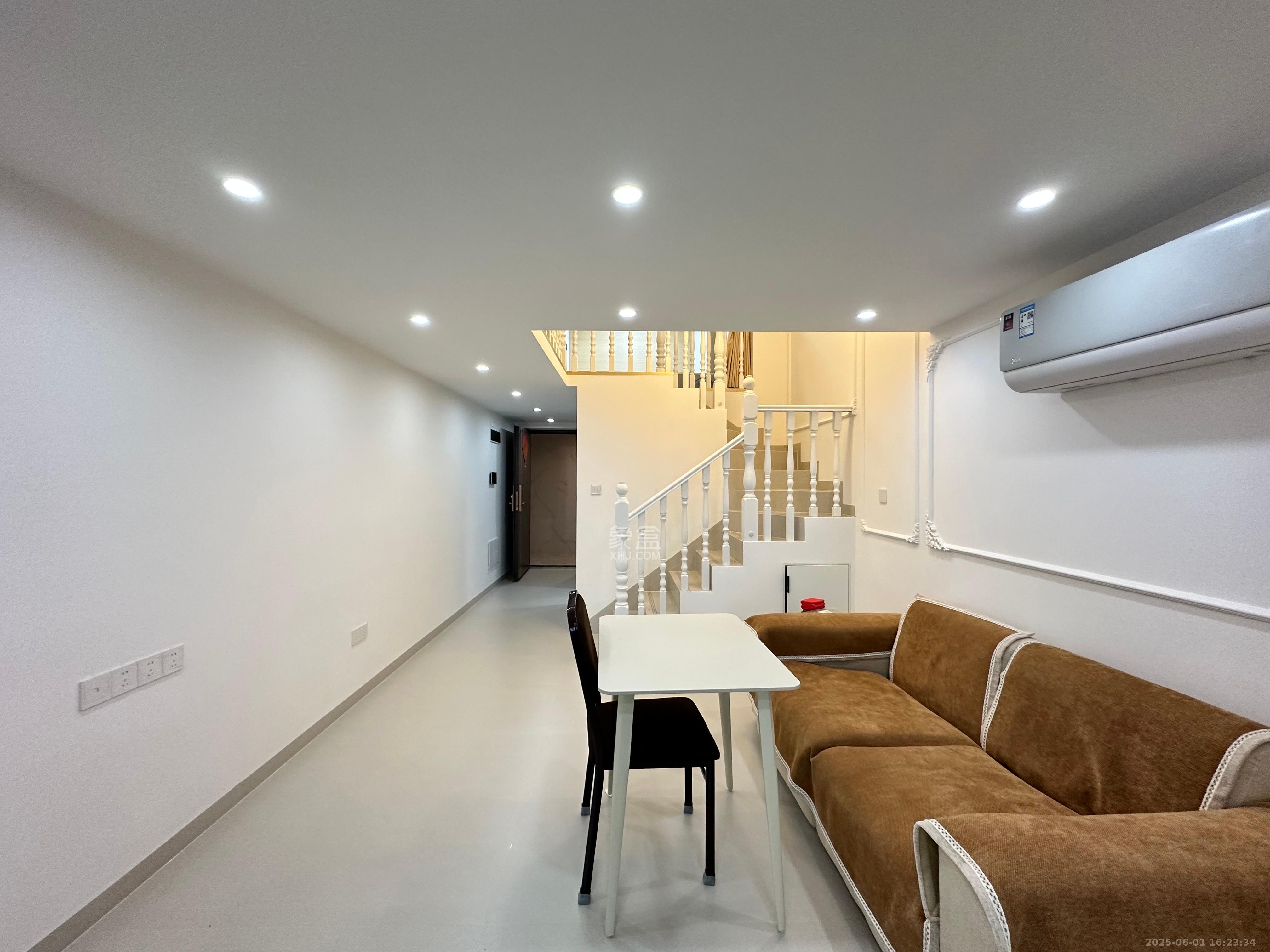 复地滨江金融中心  2室1厅1卫    2800.0元/月室内图