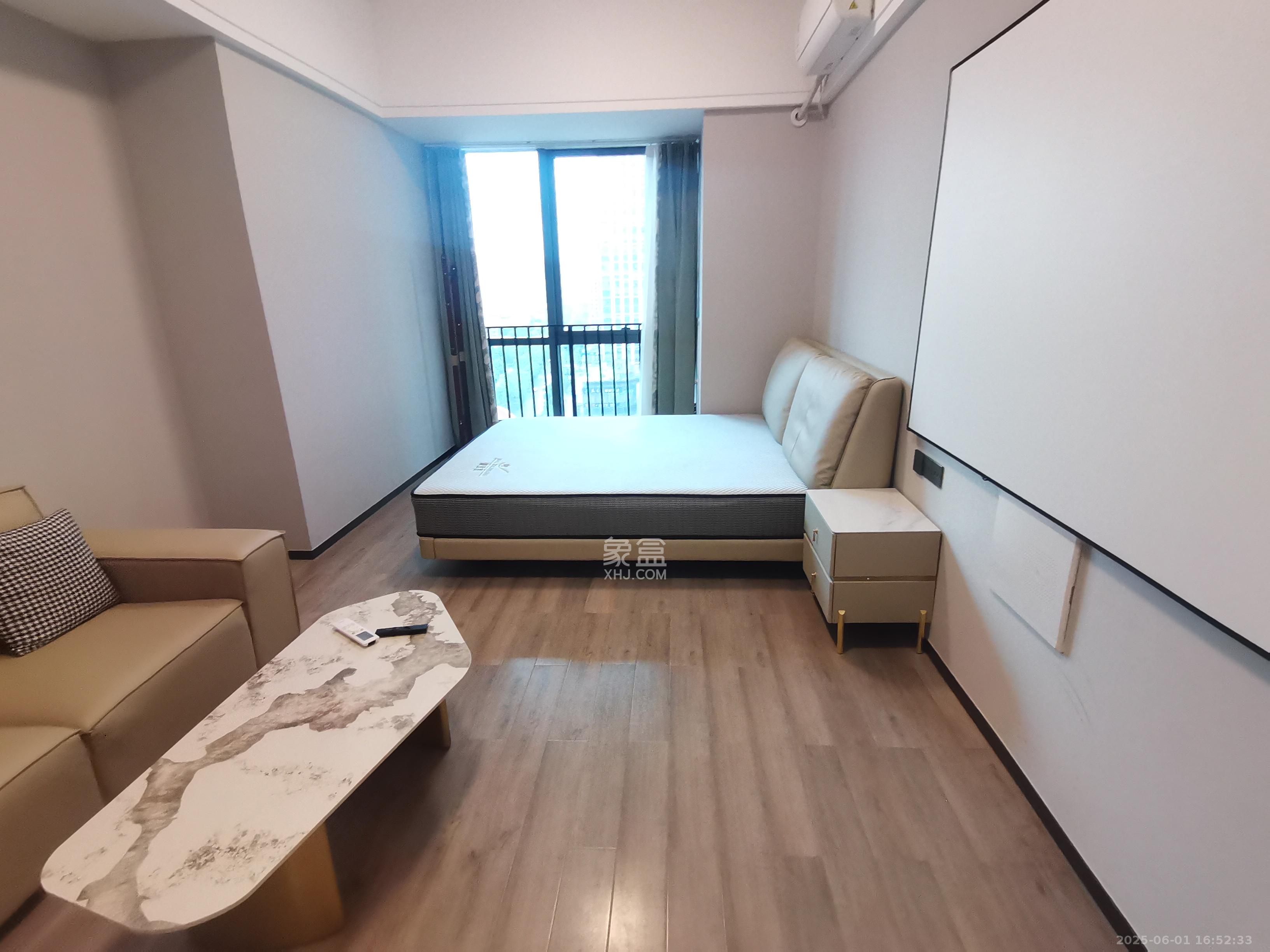 中建宝铂公馆   43.0㎡     2300.00元/月