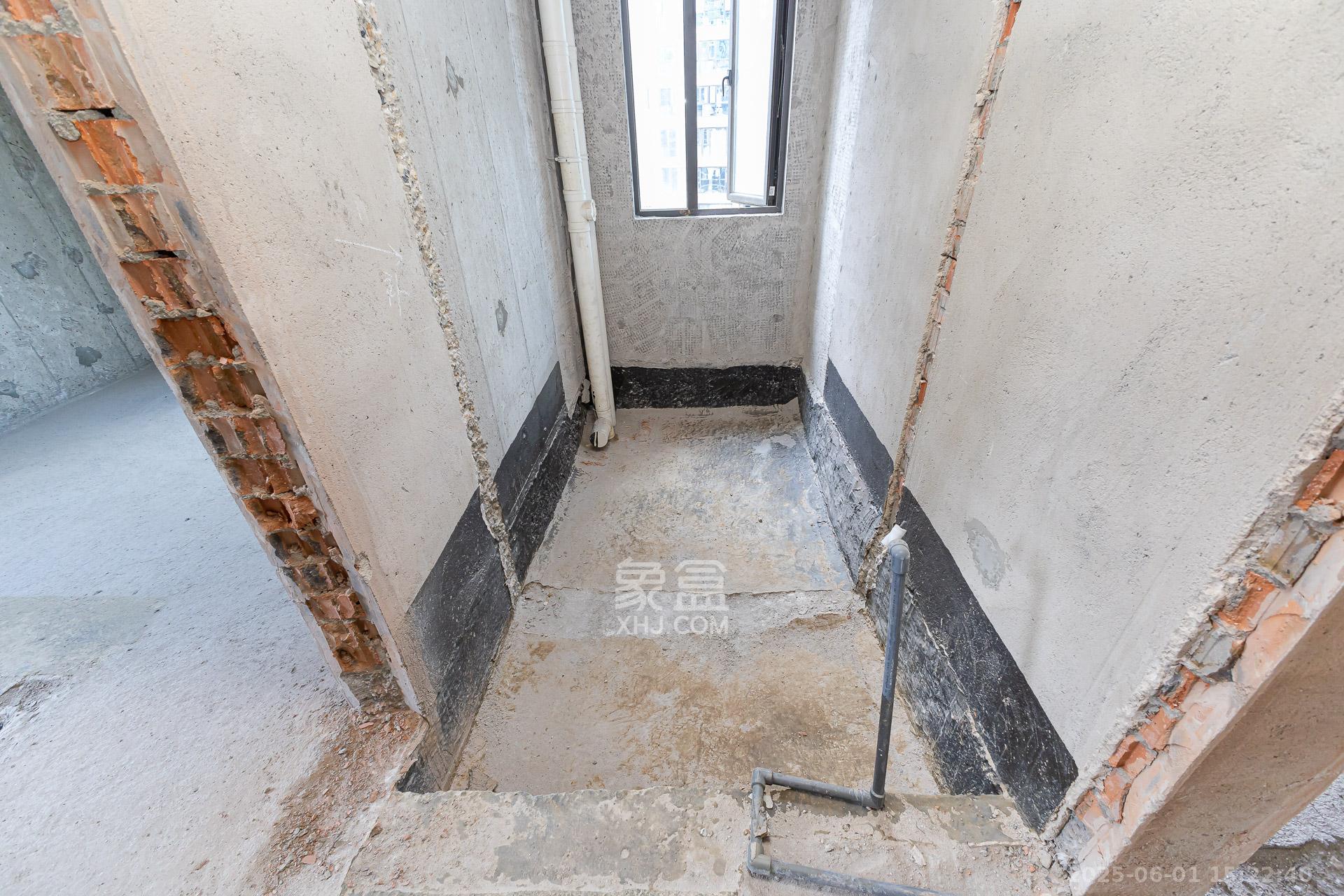 润和湘江天地C区 5室2厅3卫 180.0万 润和湘江天地C区 5室2厅3卫 180.0万卫生间