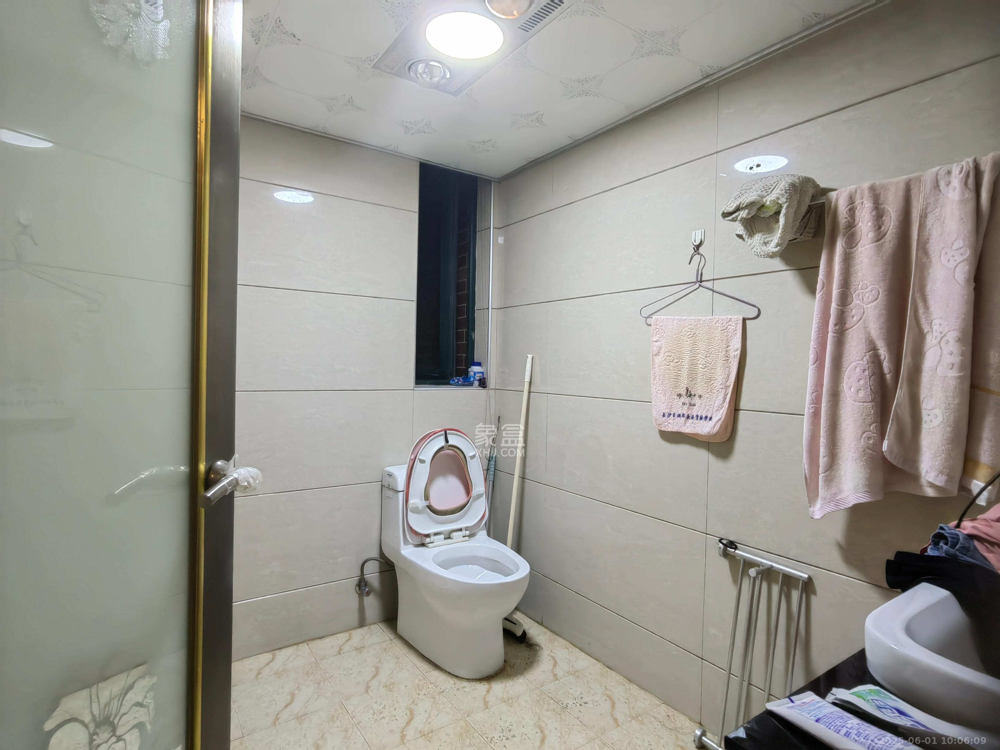 东玺门 4室2厅2卫 3800.0元/月 东玺门 4室2厅2卫 3800.0元/月室内图