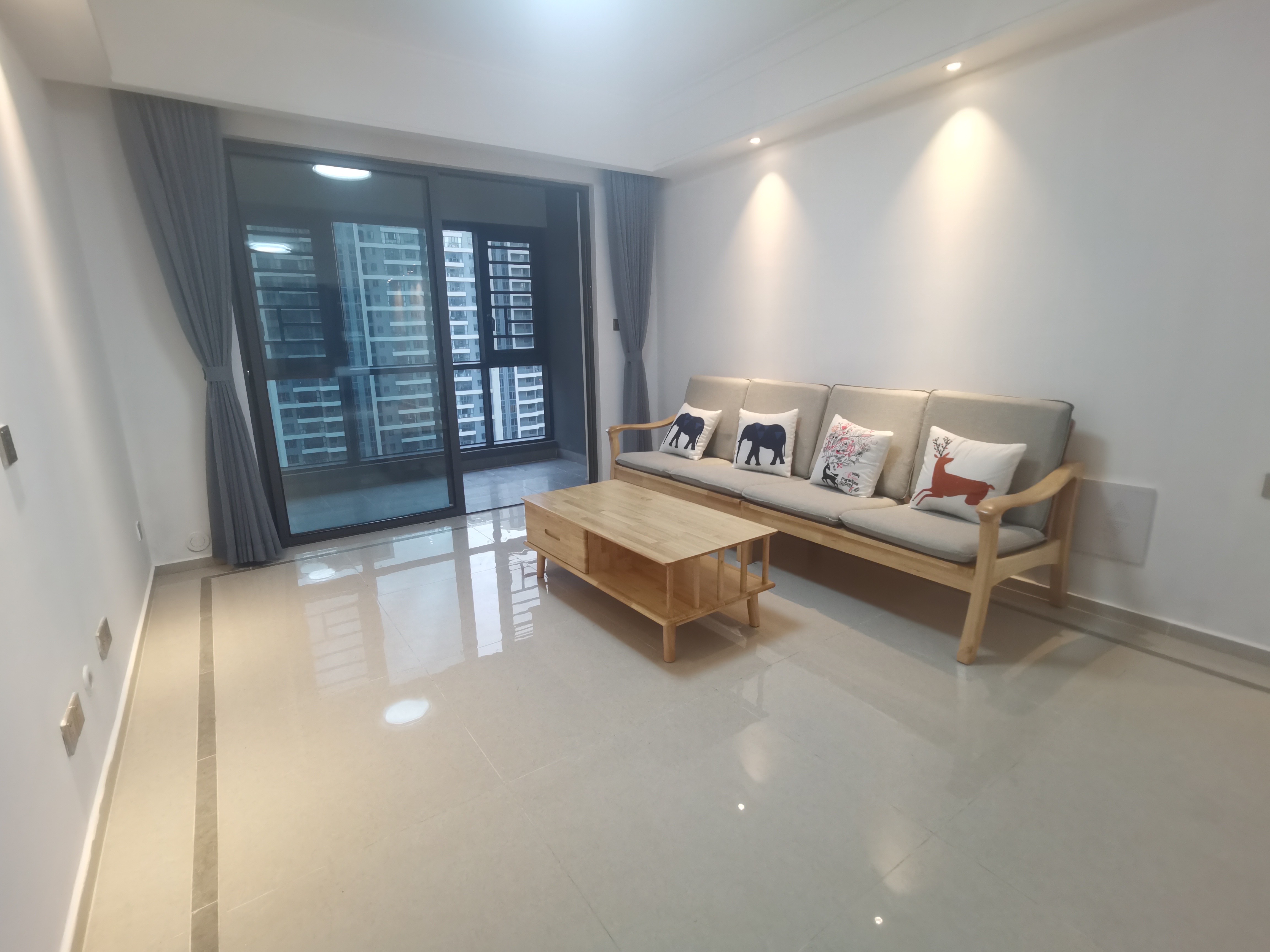 大华锦绣海岸四期 3室2厅2卫 2800.0元/月 大华锦绣海岸四期 3室2厅2卫 2800.0元/月室内图