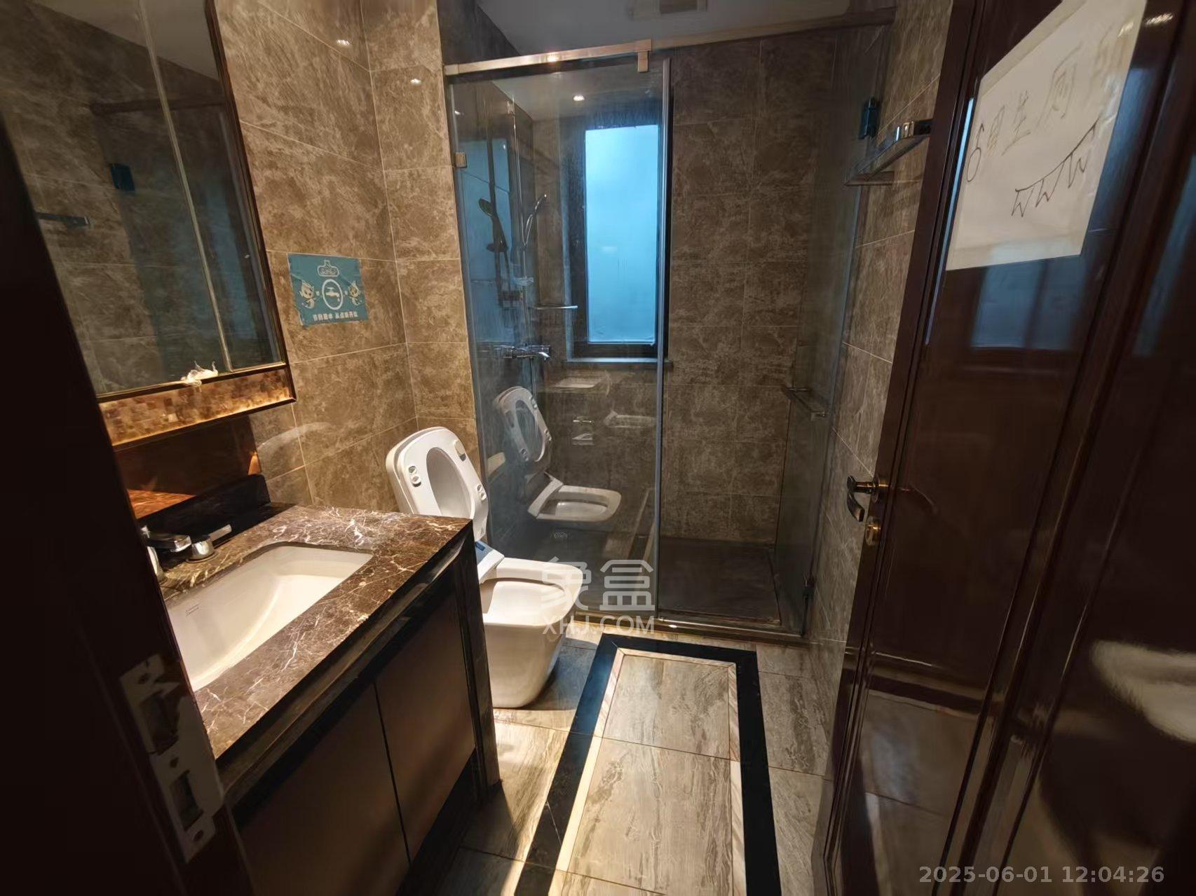 恒大御景天下城一期 3室2厅2卫 3200.0元/月 恒大御景天下城一期 3室2厅2卫 3200.0元/月室内图