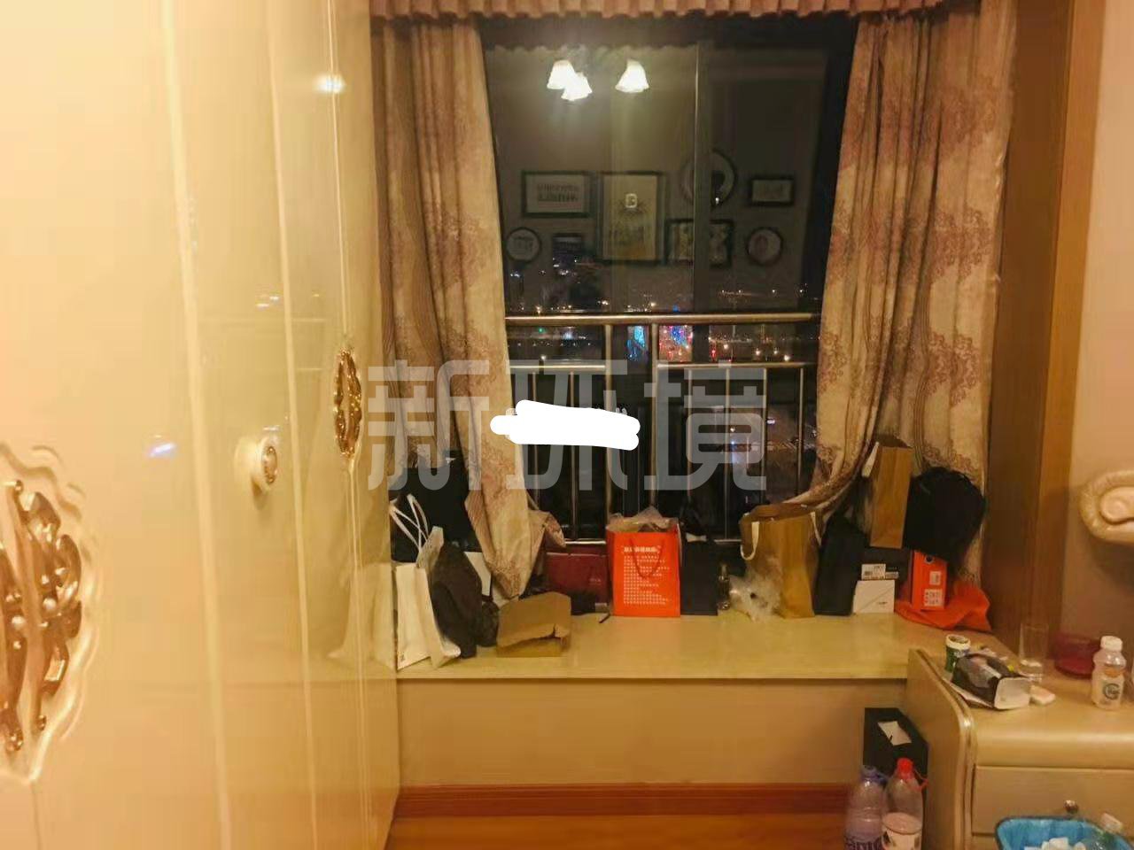 山水印象  1室0厅0卫   35.00万客厅