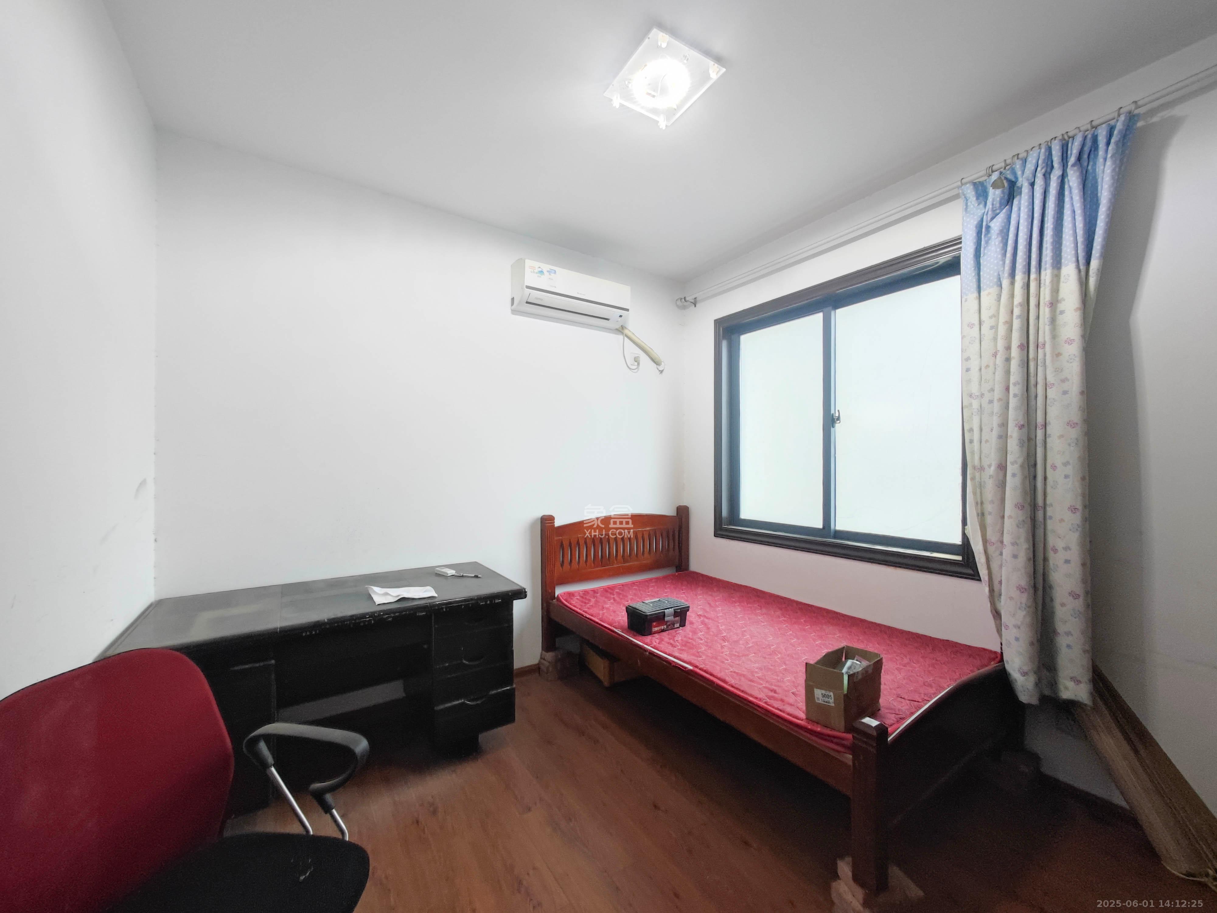 南颐园  2室2厅1卫    48.0万卧室