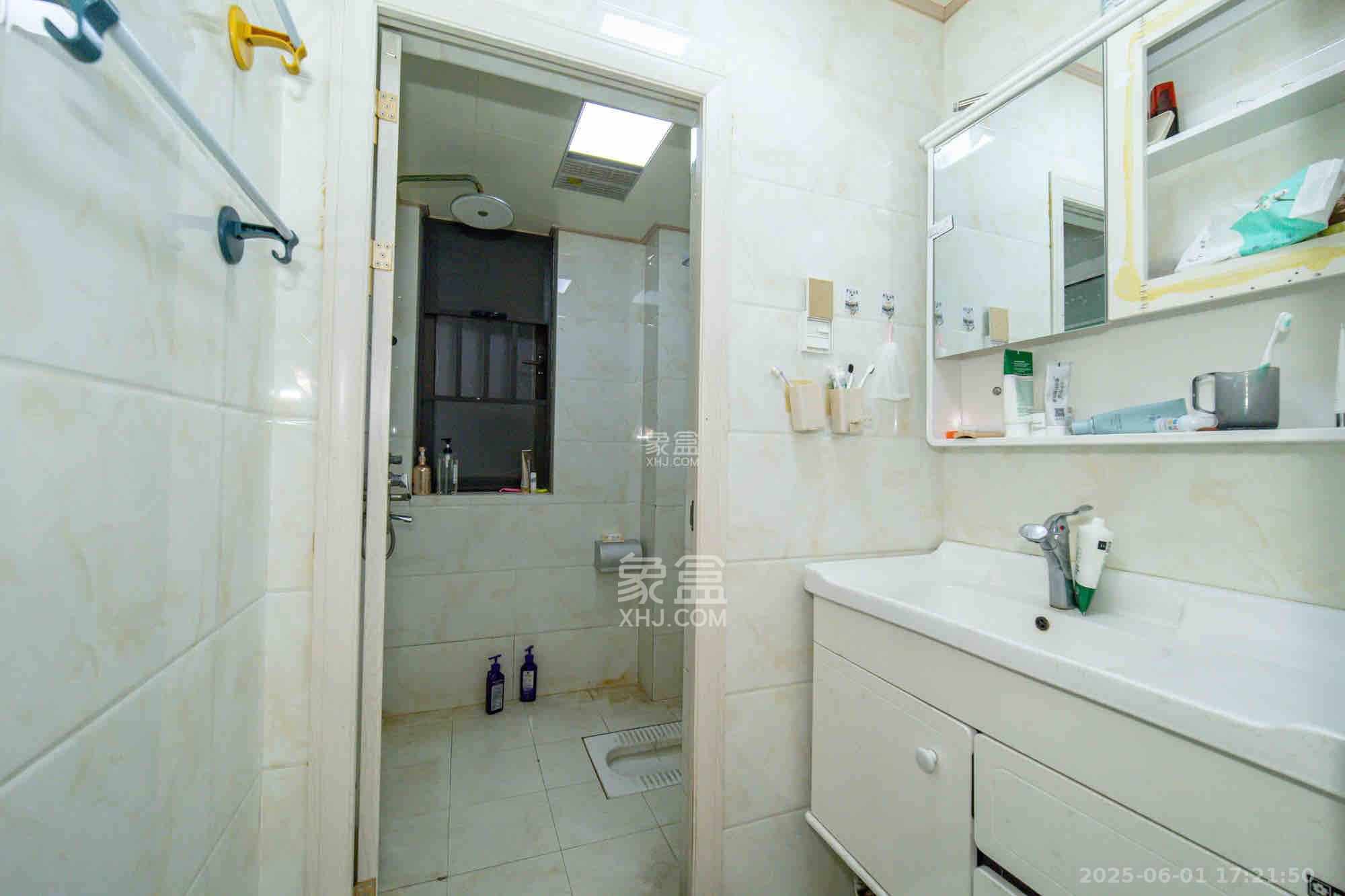 华润置地广场二期 3室2厅1卫 2300.0元/月 华润置地广场二期 3室2厅1卫 2300.0元/月室内图