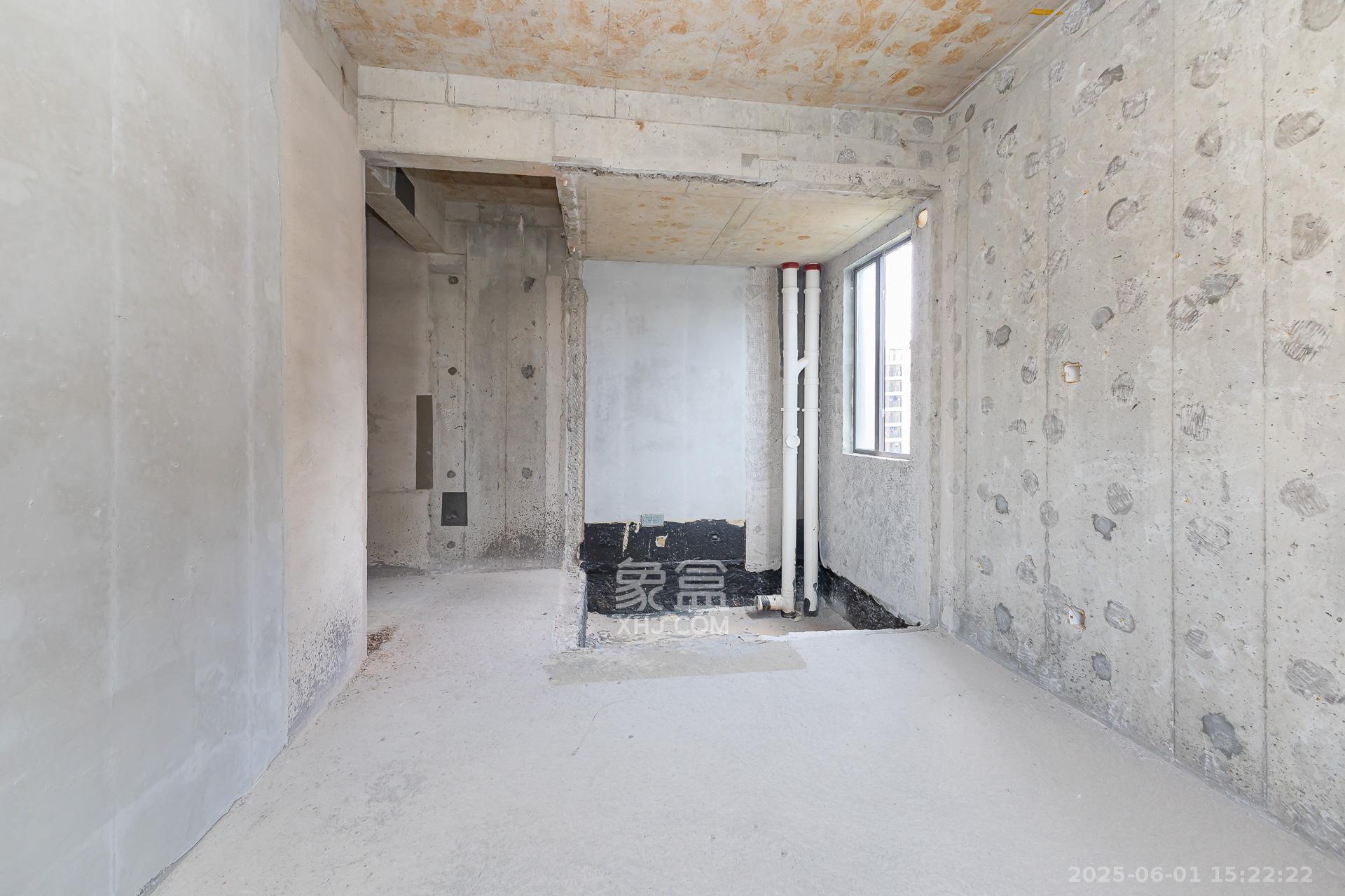 润和湘江天地C区 5室2厅3卫 180.0万 润和湘江天地C区 5室2厅3卫 180.0万卧室