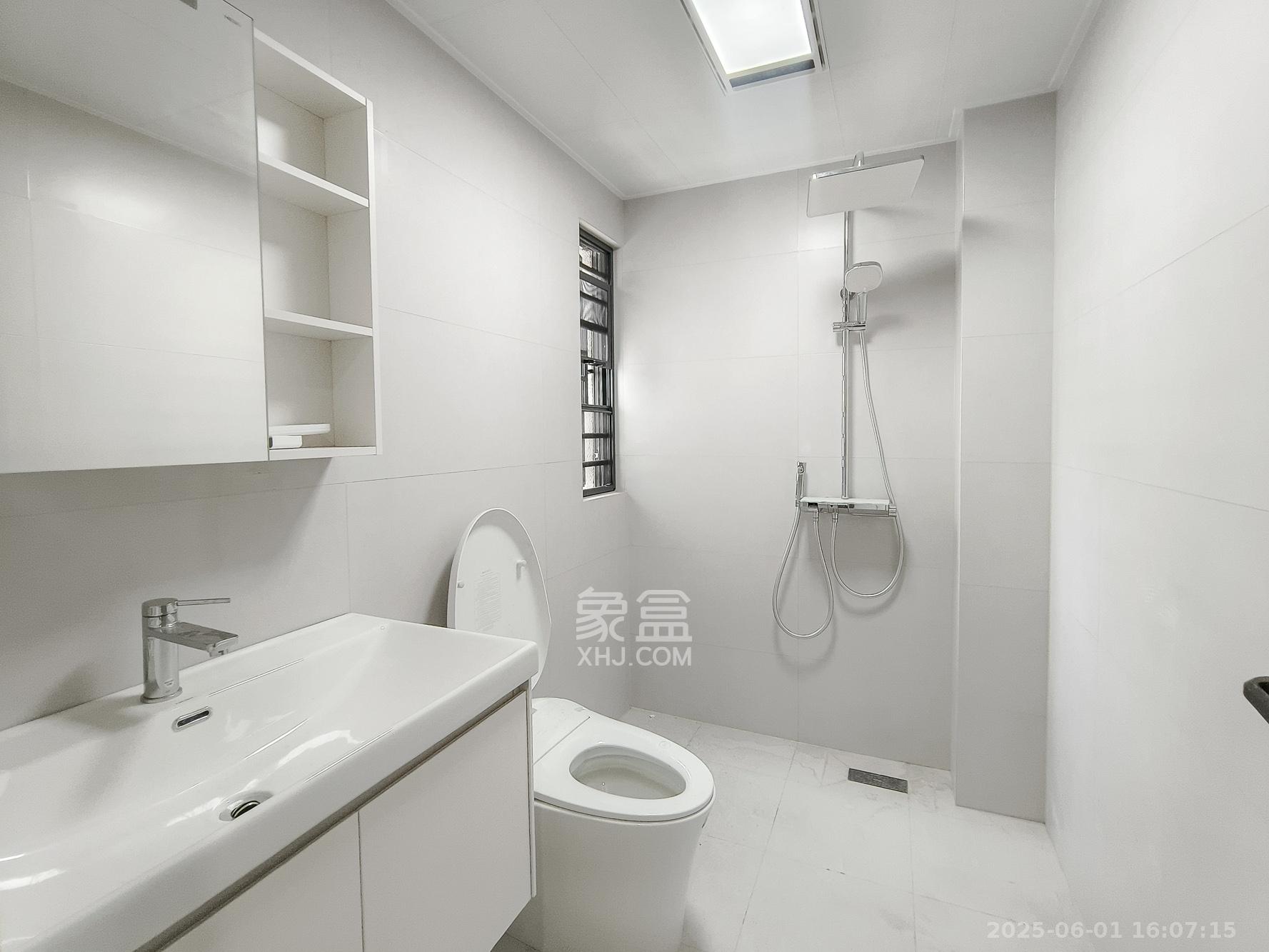 爱情天骄府 3室2厅2卫 160.0万 爱情天骄府 3室2厅2卫 160.0万卫生间