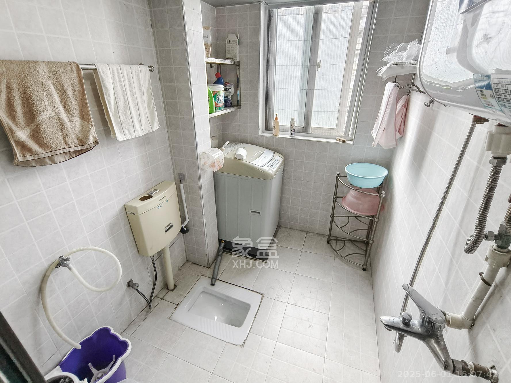 山水湾 3室2厅1卫 56.8万 山水湾 3室2厅1卫 56.8万卫生间