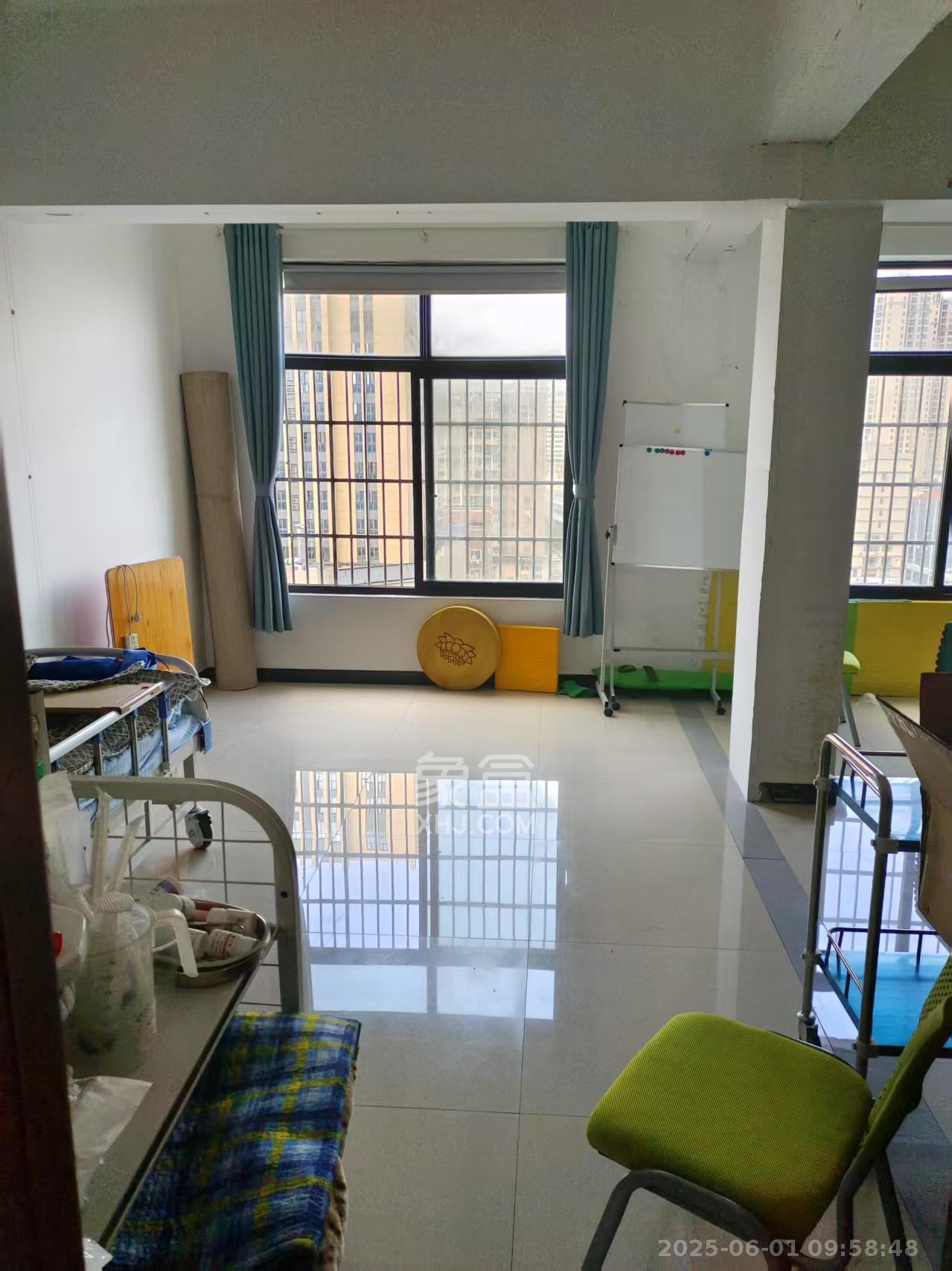 红树湾  3室2厅1卫   2400.00元/月室内图