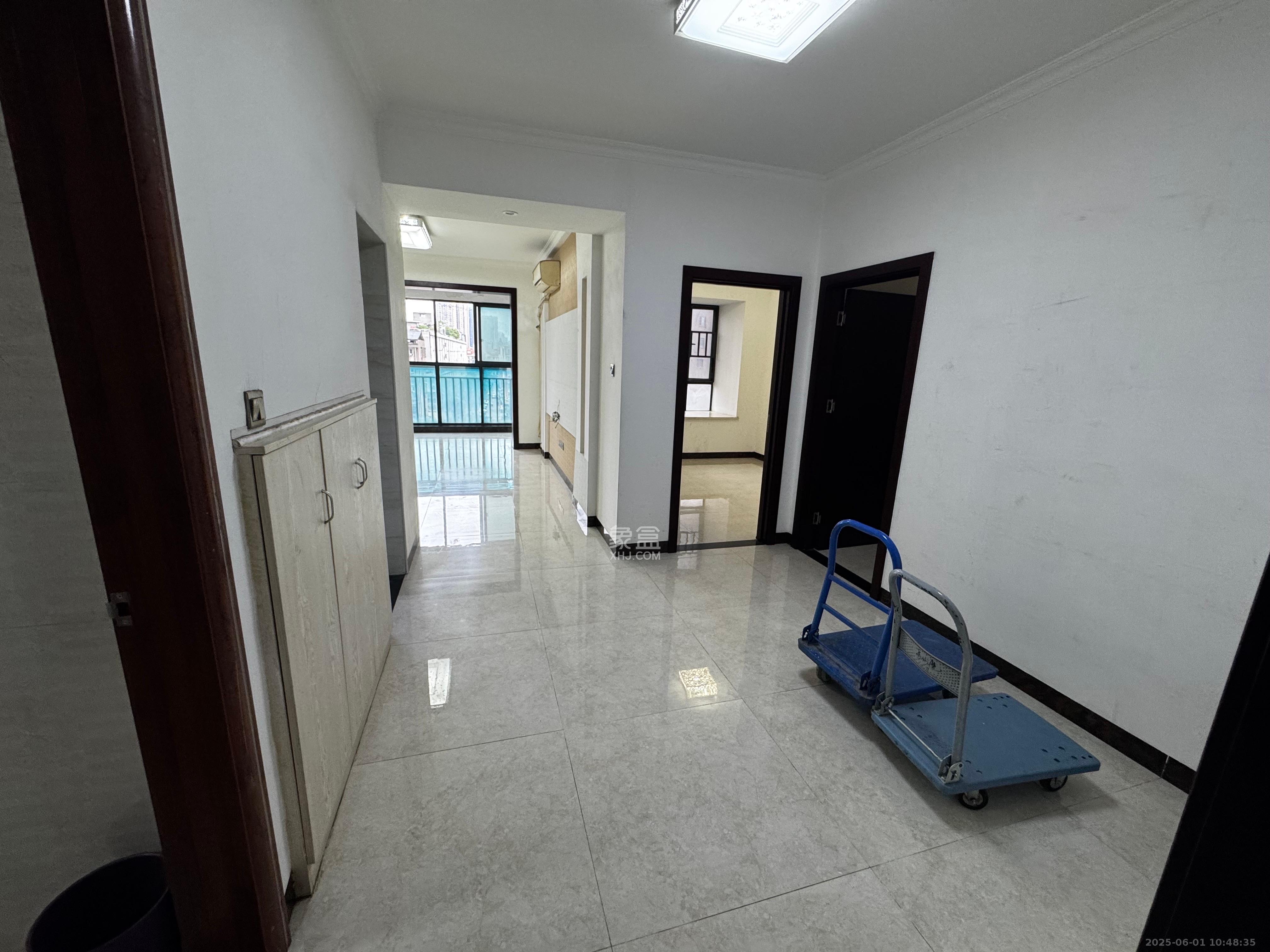 百纳广场(百纳公寓) 2室1厅1卫 2500.0元/月 百纳广场(百纳公寓) 2室1厅1卫 2500.0元/月室内图