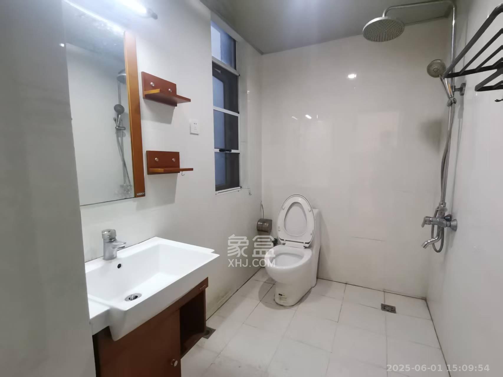 麓山枫情 2室2厅1卫 2300.0元/月 麓山枫情 2室2厅1卫 2300.0元/月室内图