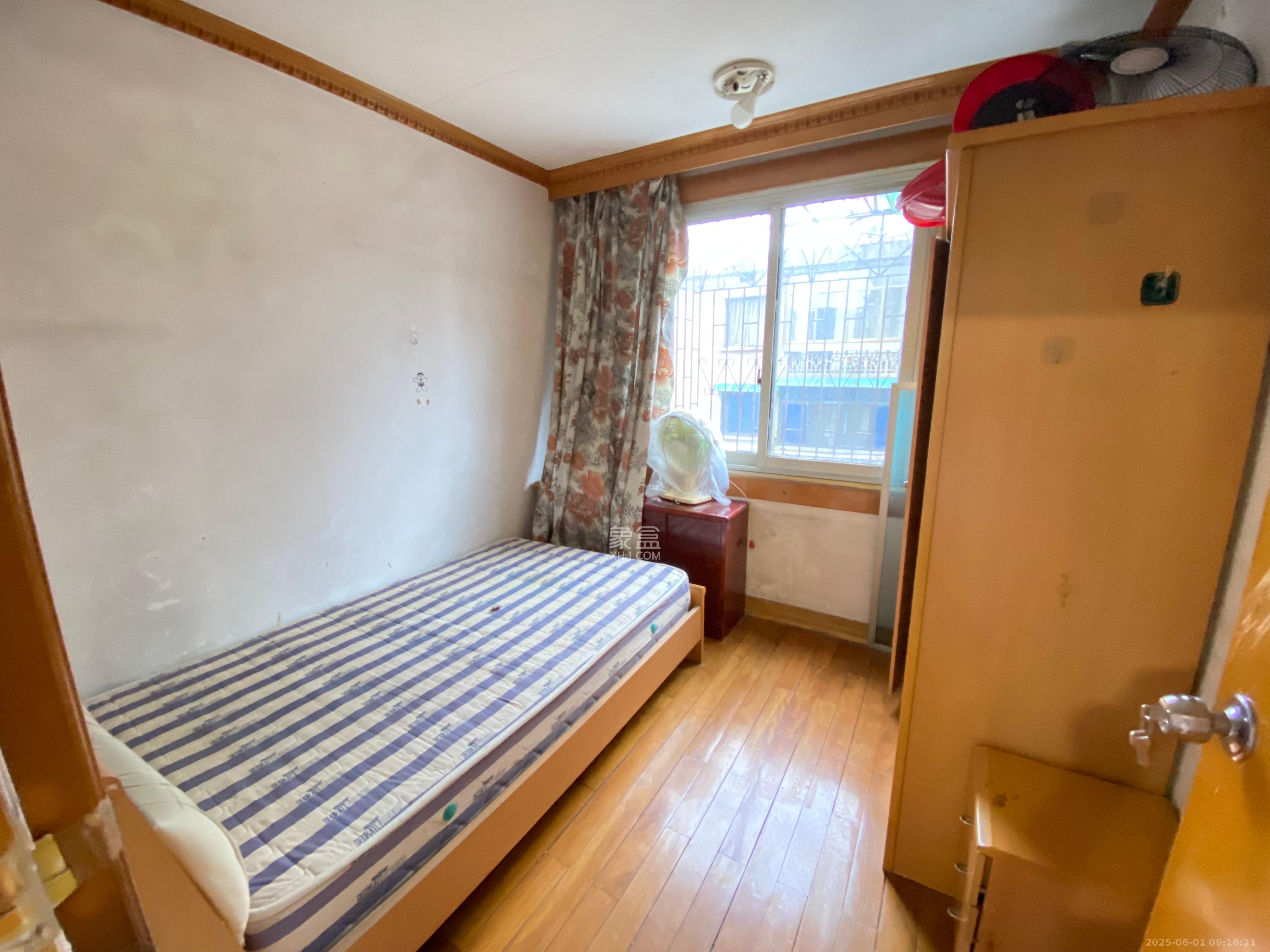 湘江航运宿舍  3室2厅1卫    2000.0元/月 湘江航运宿舍  3室2厅1卫    2000.0元/月室内图