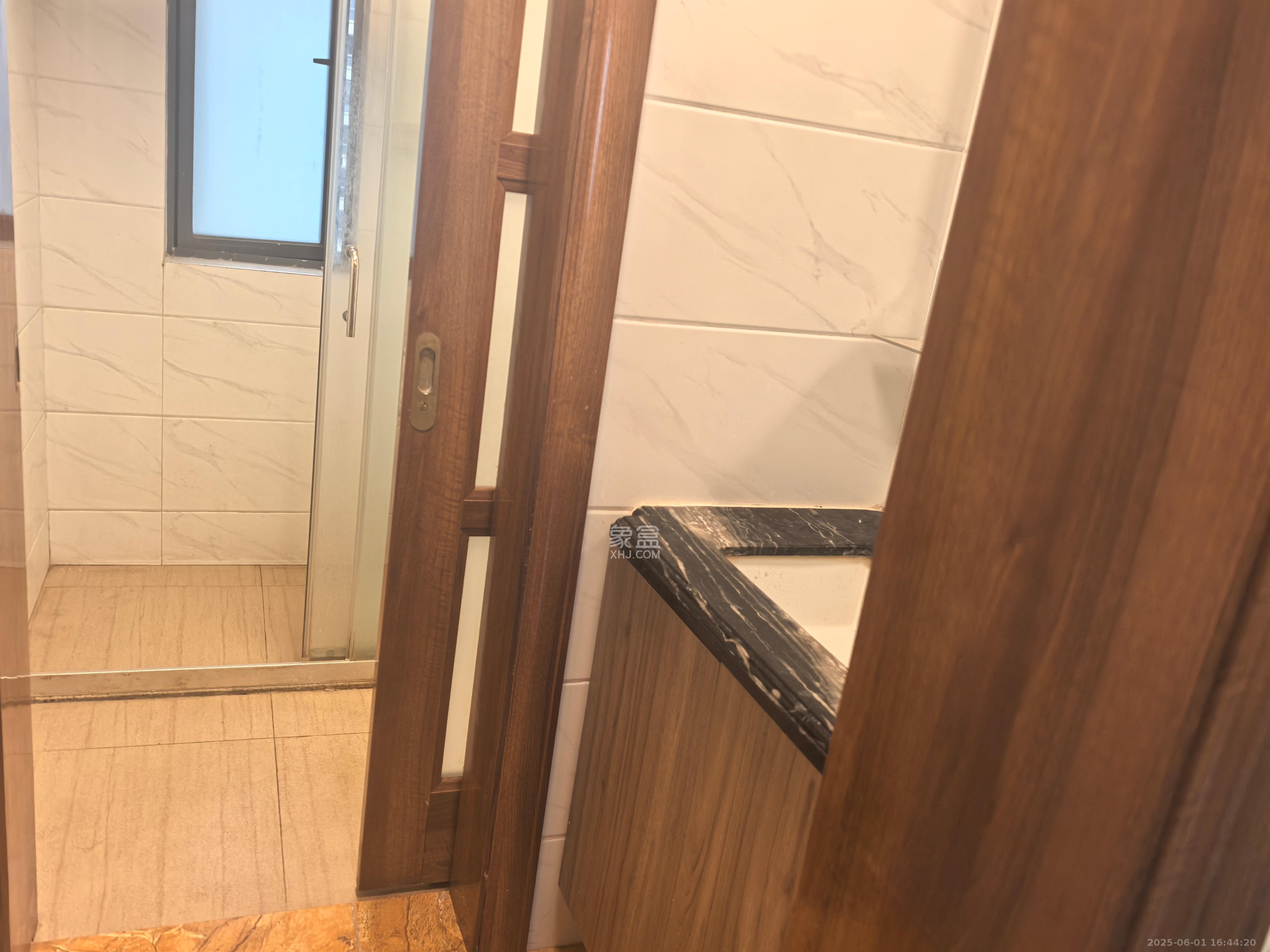 碧桂园南城首府（东宸林海）  3室2厅2卫   2400.00元/月室内图