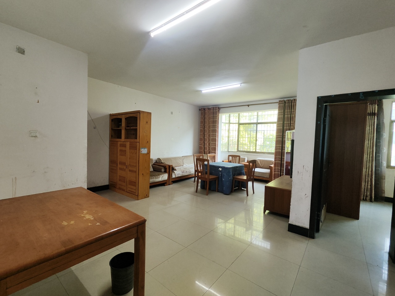 东贸街老国土局 3室2厅1卫 1200.0元/月 东贸街老国土局 3室2厅1卫 1200.0元/月室内图