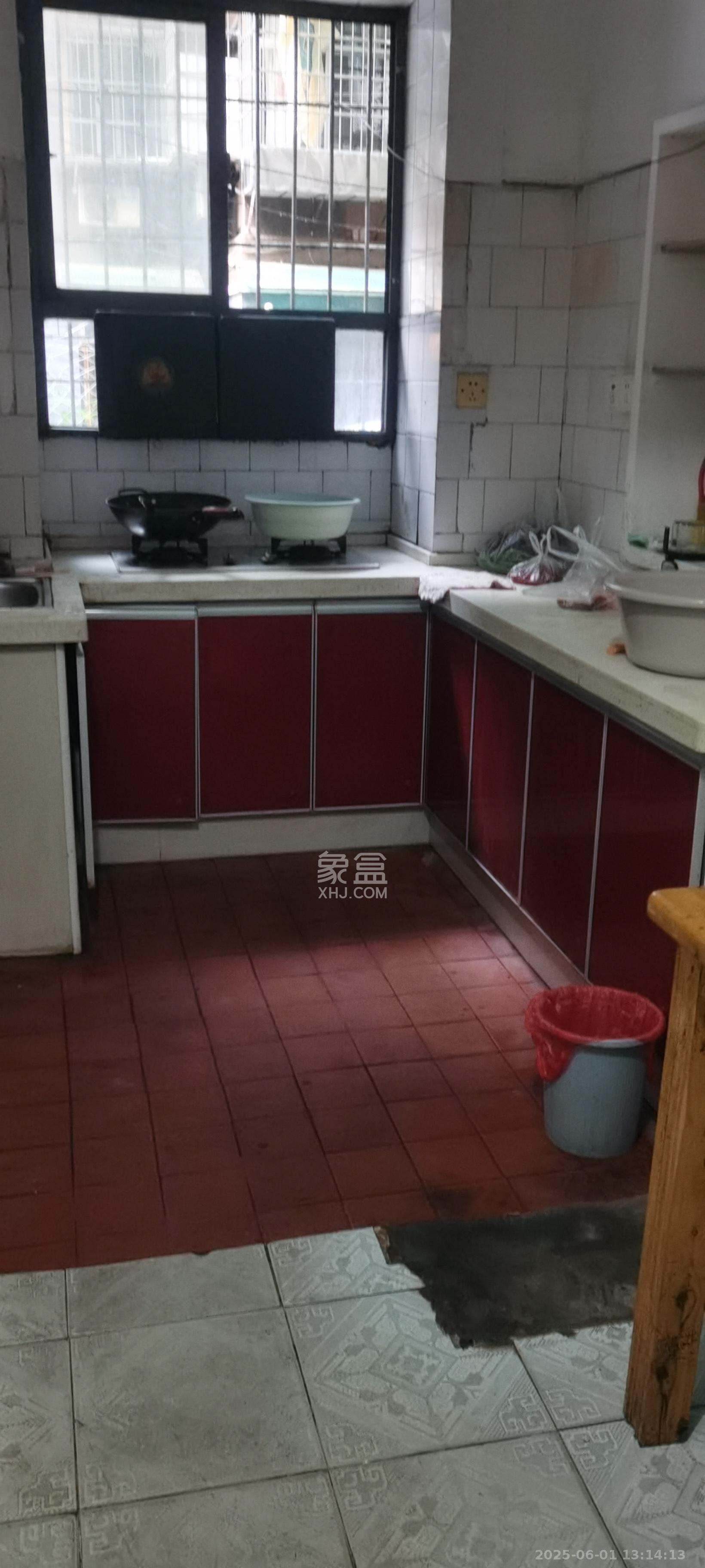 牛婆塘社区  2室1厅1卫   1700.00元/月室内图1