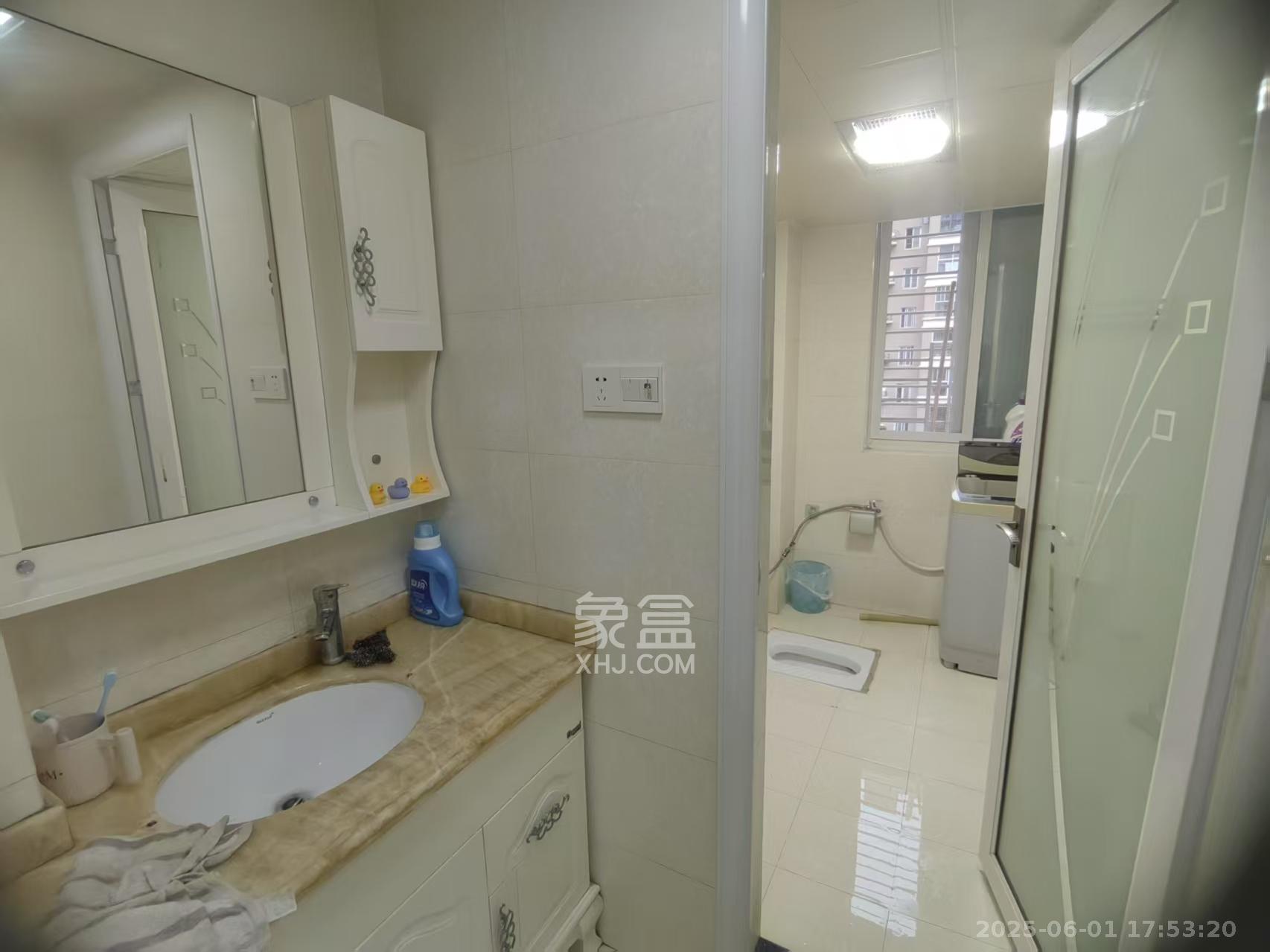 上河国际C区  4室2厅2卫   3800.00元/月室内图