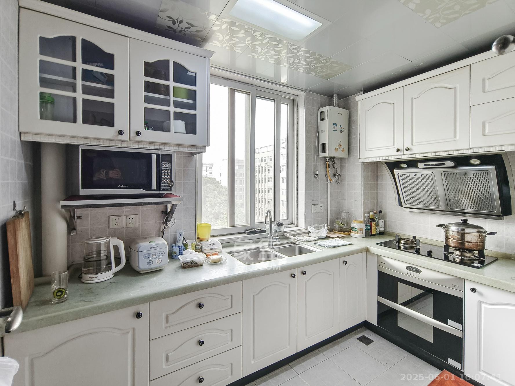 山水湾 3室2厅1卫 56.8万 山水湾 3室2厅1卫 56.8万厨房