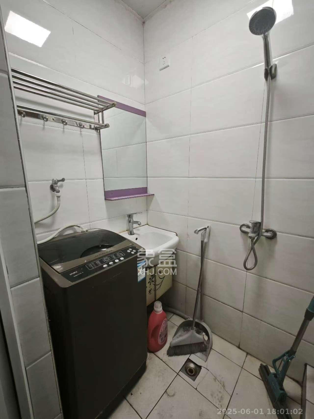 红树湾  1室1厅1卫    1050.0元/月室内图