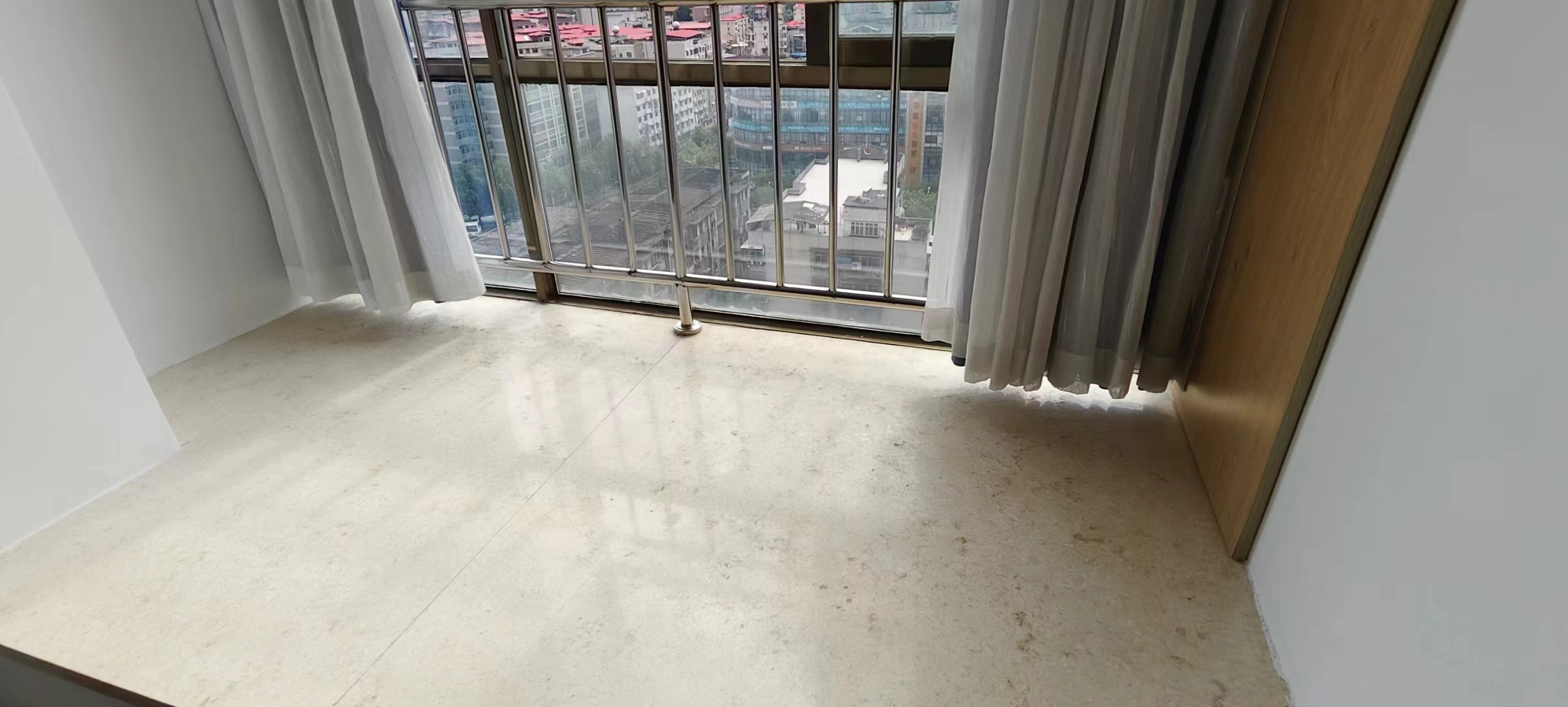 先锋银座  1室1厅1卫   1300.00元/月室内图