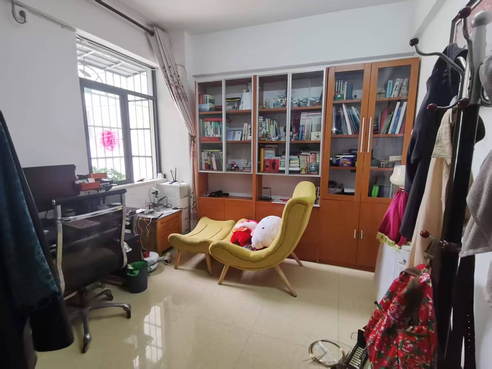 绿源雅都 4室2厅2卫 172.0万 绿源雅都 4室2厅2卫 172.0万客厅