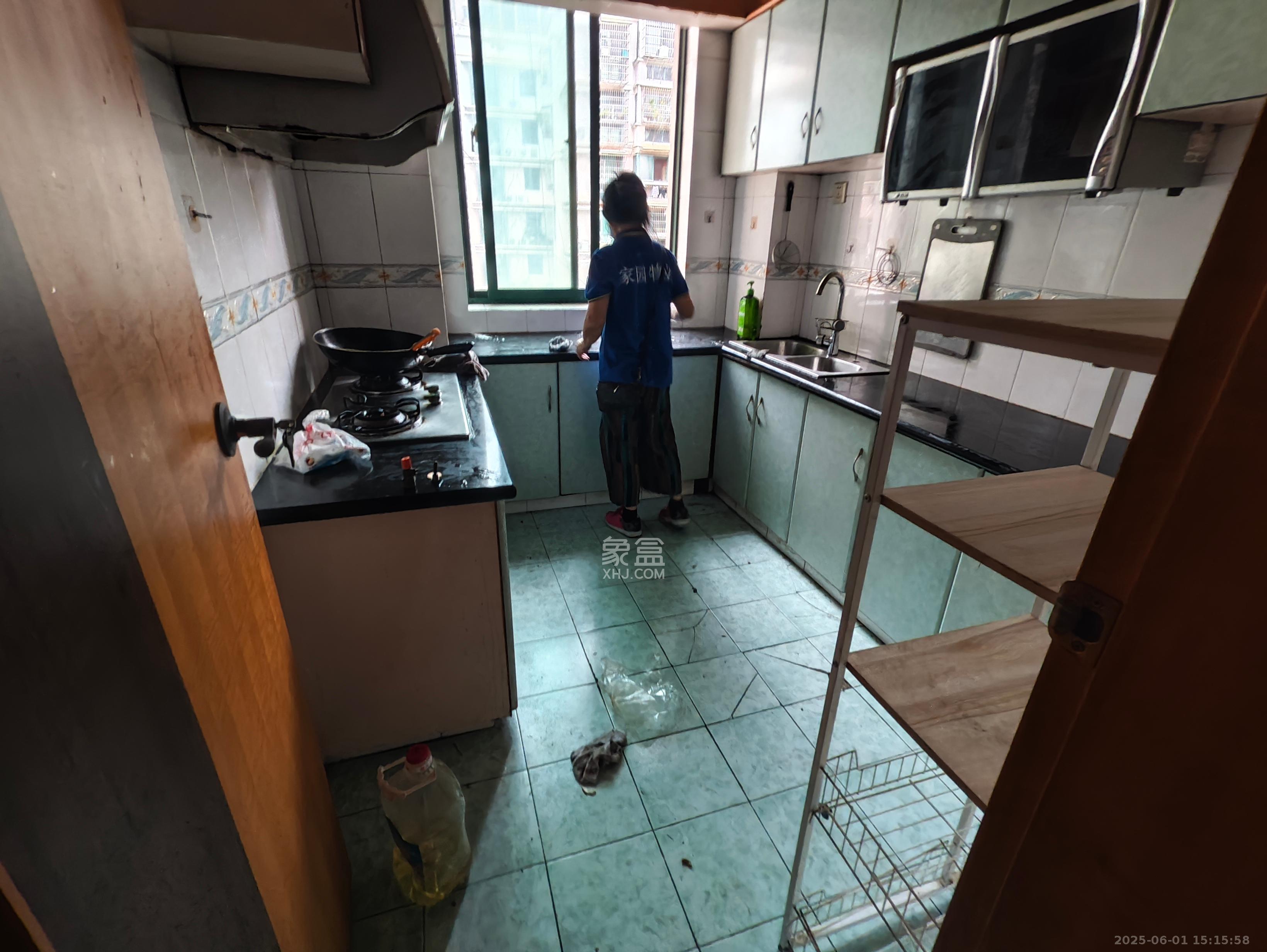 华盛家园  3室2厅2卫   2300.00元/月室内图