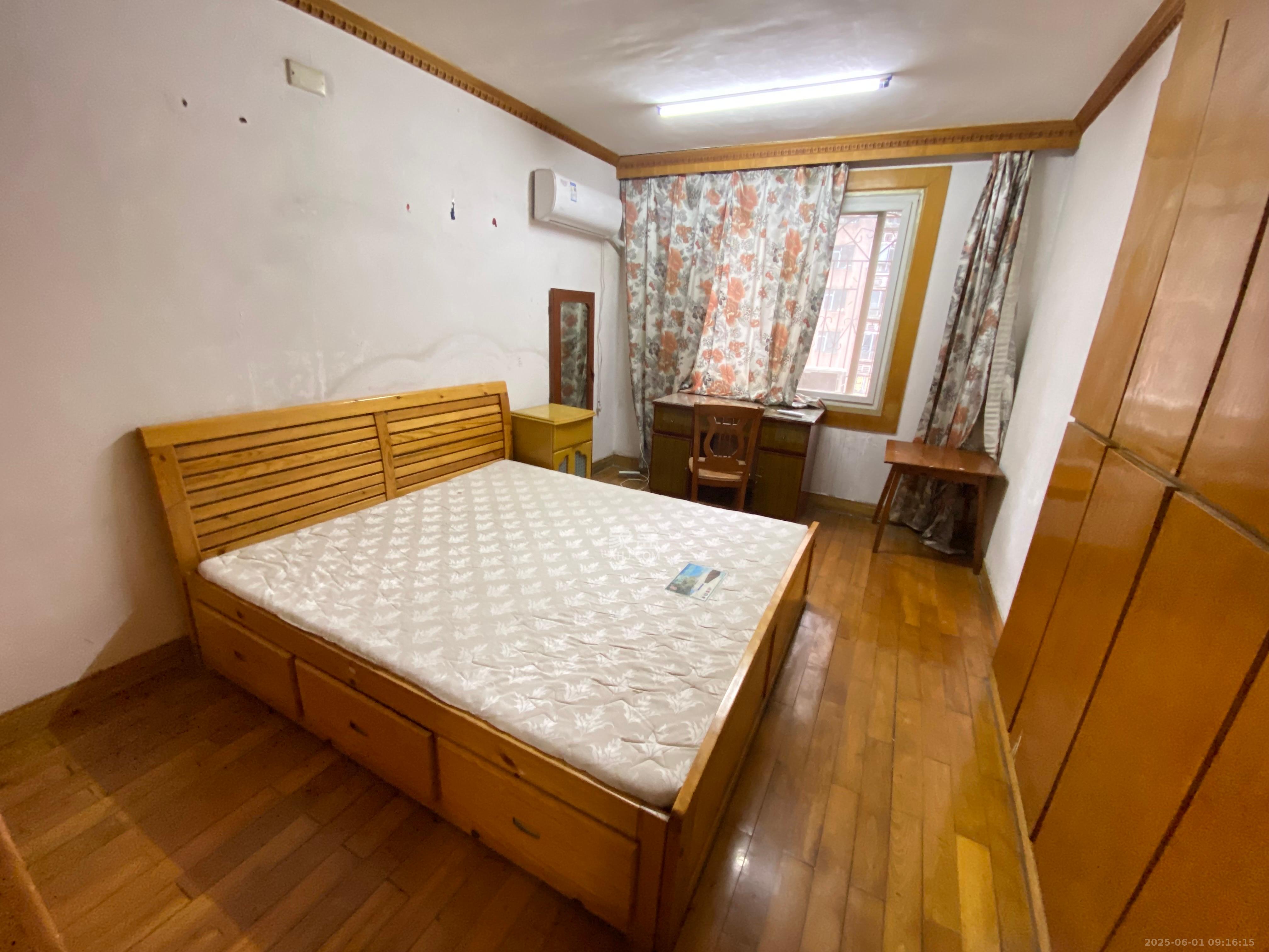 湘江航运宿舍  3室2厅1卫    2000.0元/月 湘江航运宿舍  3室2厅1卫    2000.0元/月室内图1