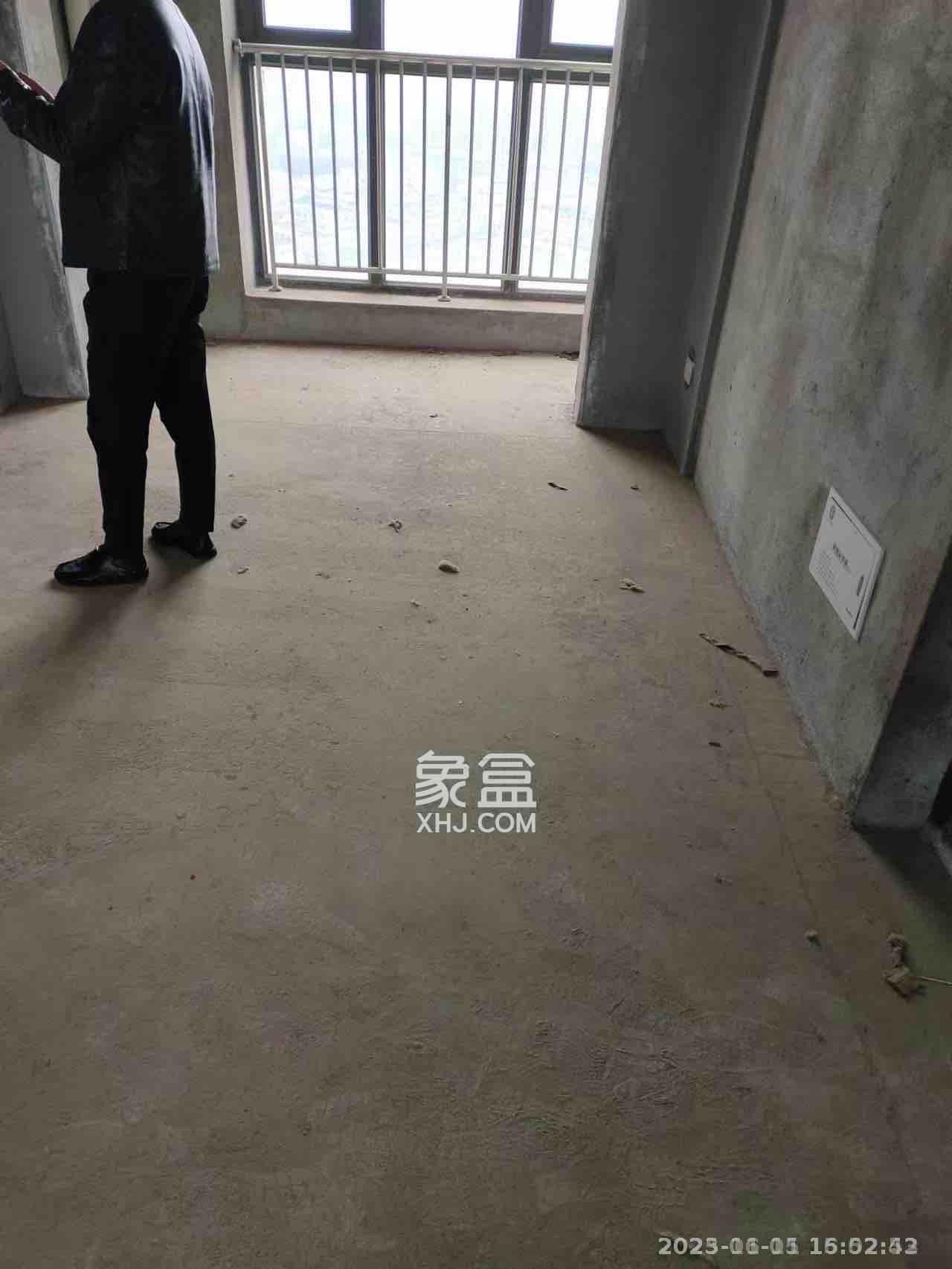 东方名苑臻锦园  3室2厅2卫   81.80万客厅
