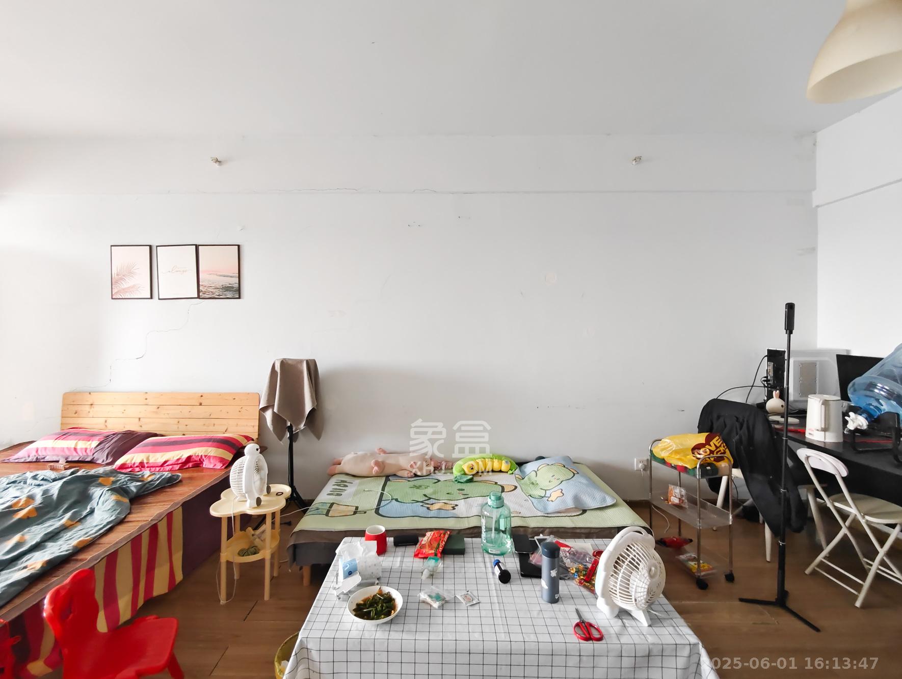 德庆水韵山城  1室1厅1卫    31.0万 德庆水韵山城  1室1厅1卫    31.0万客厅