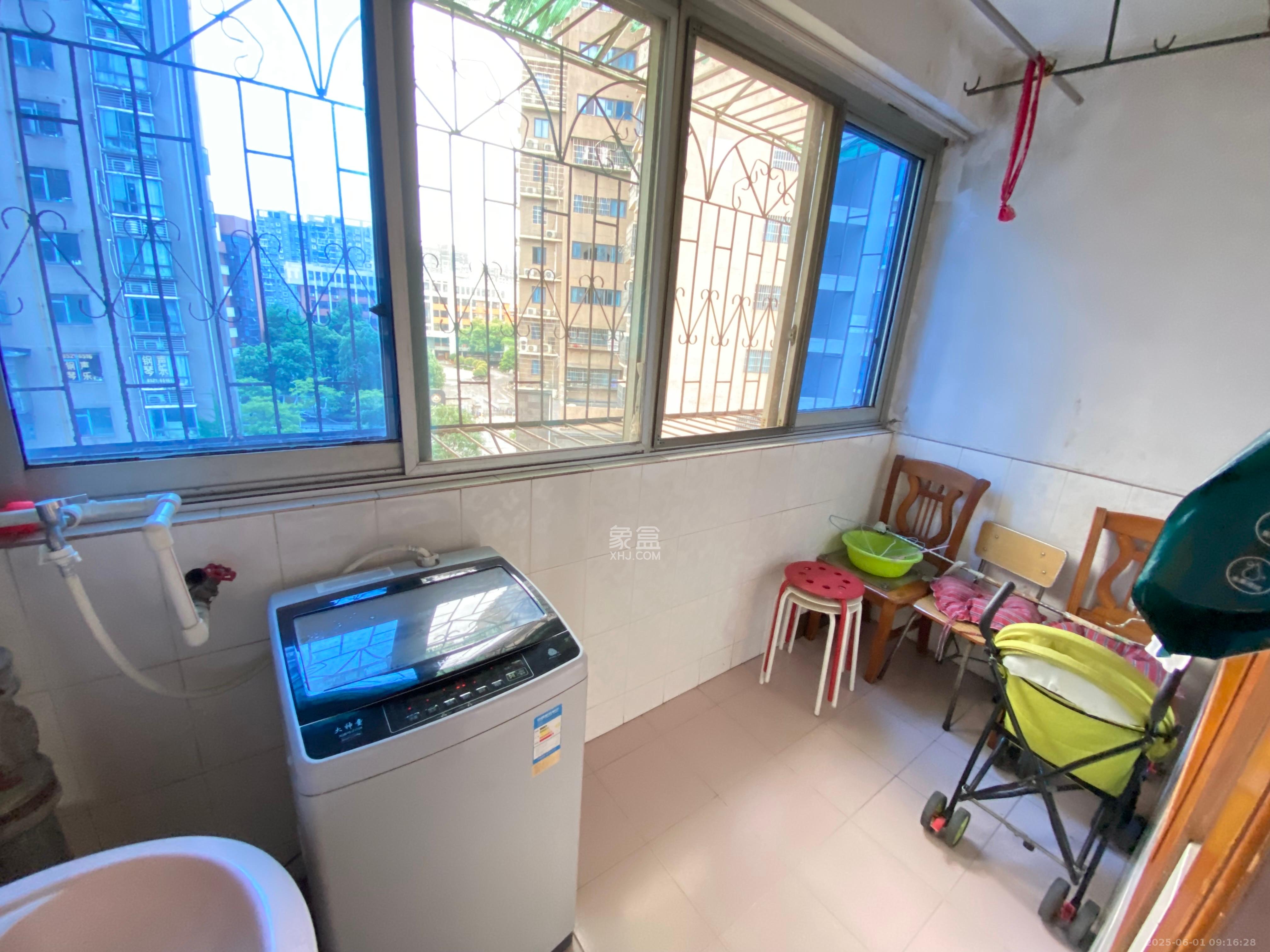 湘江航运宿舍  3室2厅1卫    2000.0元/月 湘江航运宿舍  3室2厅1卫    2000.0元/月室内图