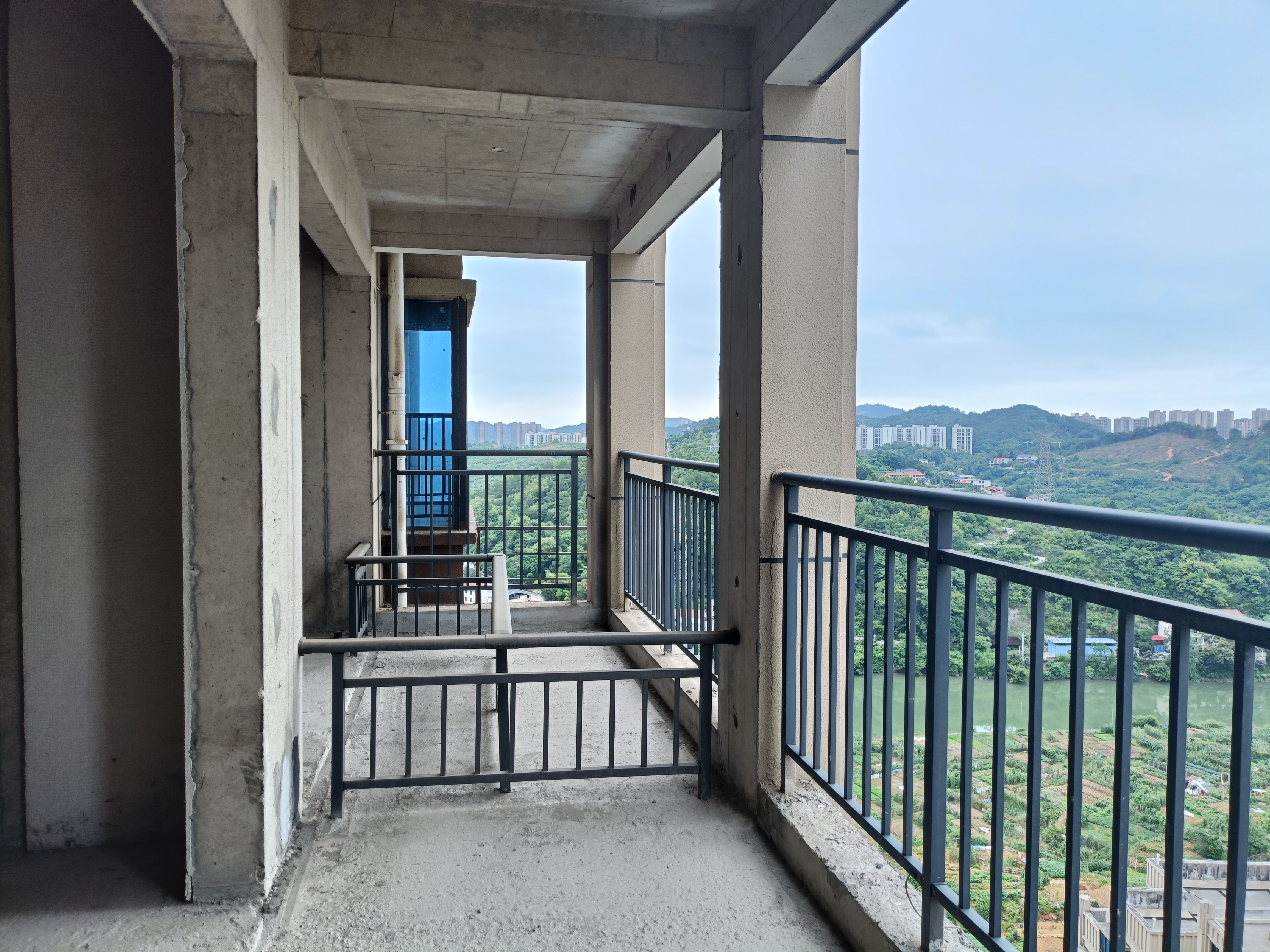 中甸.上河郡 3室2厅2卫 49.98万 中甸.上河郡 3室2厅2卫 49.98万客厅