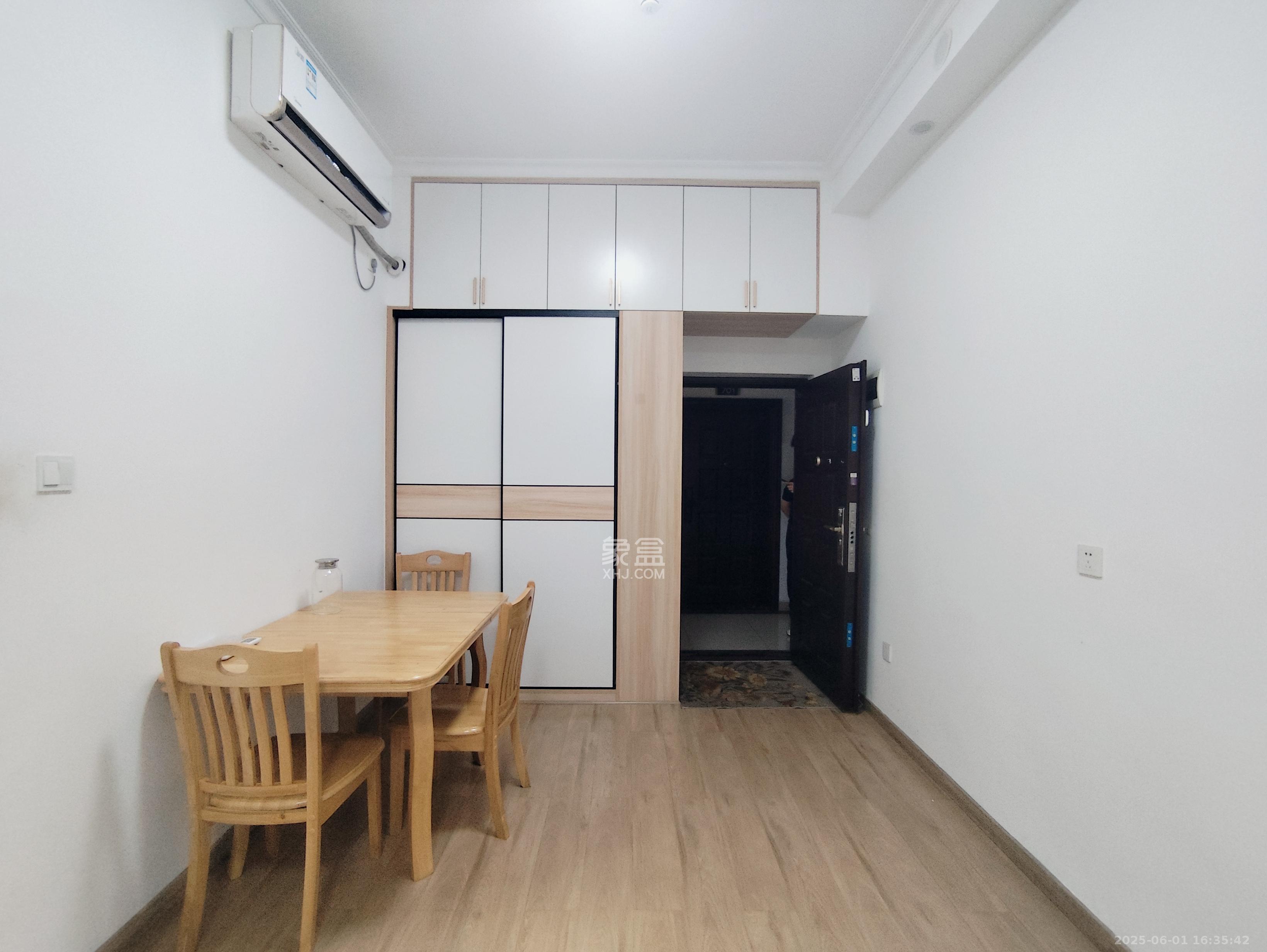 辉宏橄榄城  1室1厅1卫   1600.00元/月室内图