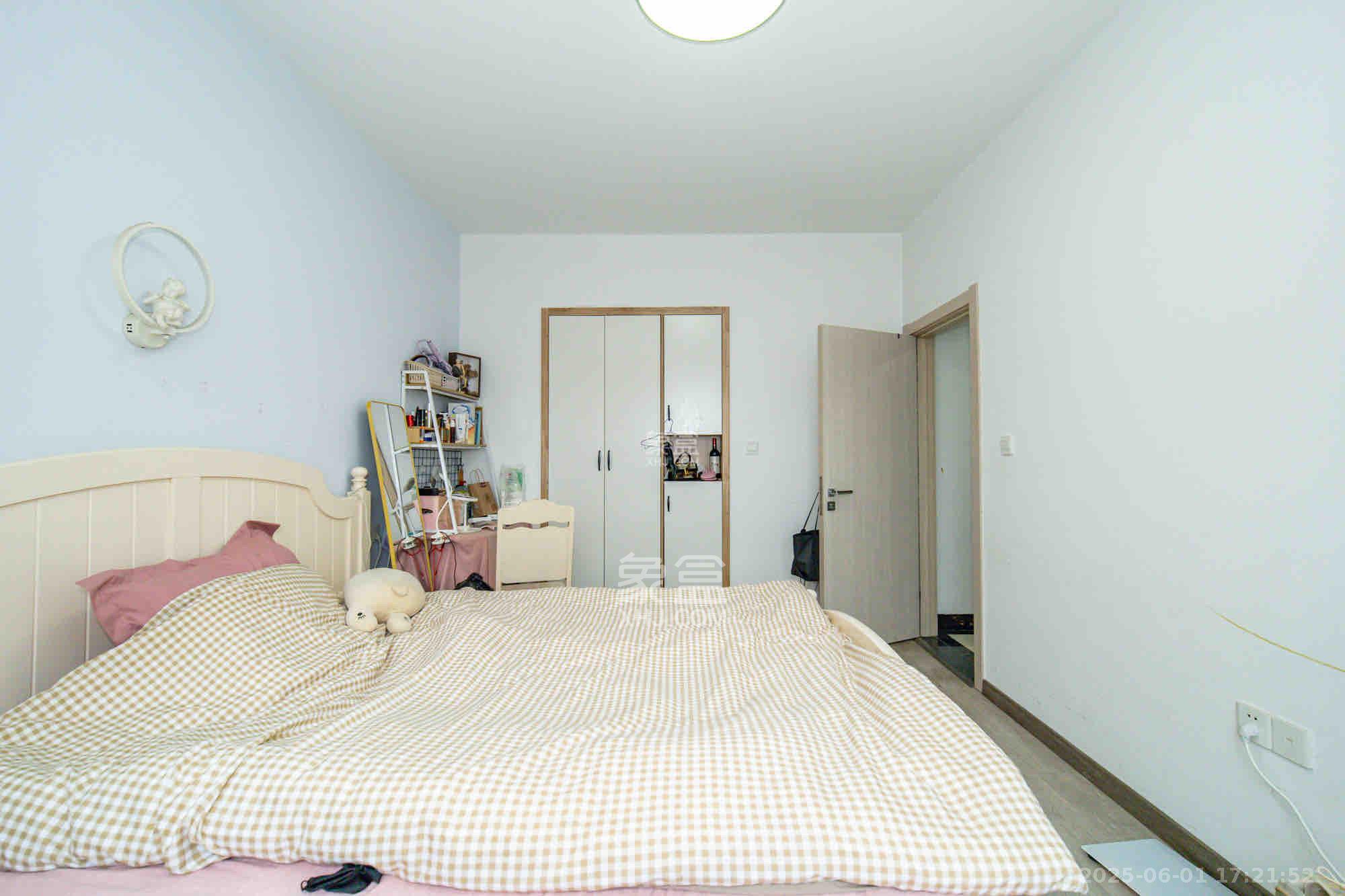 华润置地广场二期  3室2厅1卫    2300.0元/月室内图