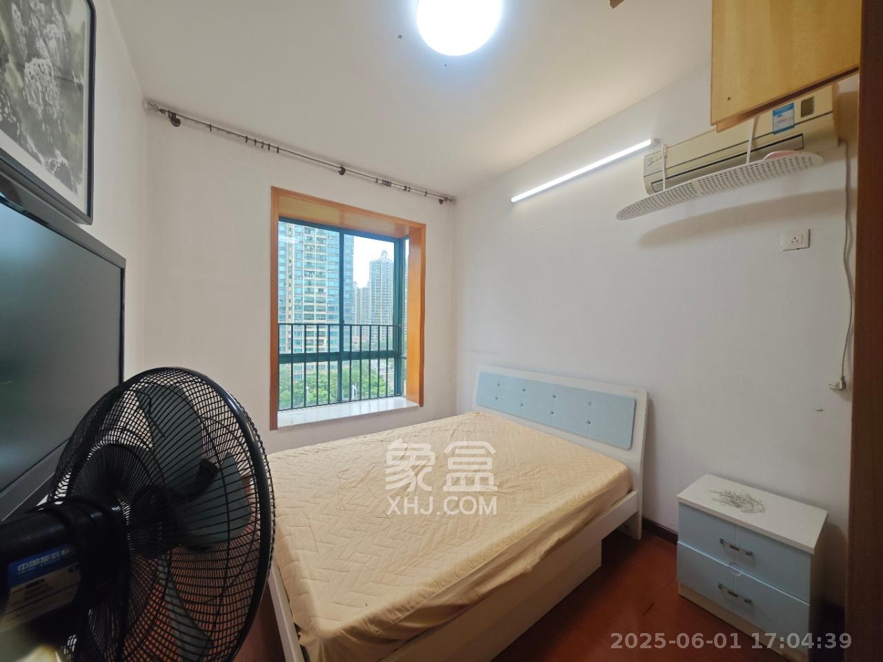 圣爵菲斯  3室2厅2卫   2000.00元/月室内图