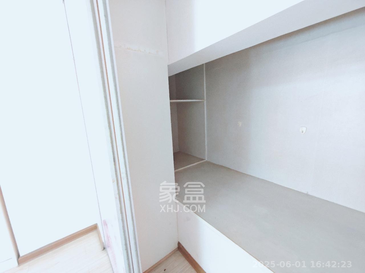 他城（天鸿时代公寓）  1室1厅1卫    1450.0元/月室内图