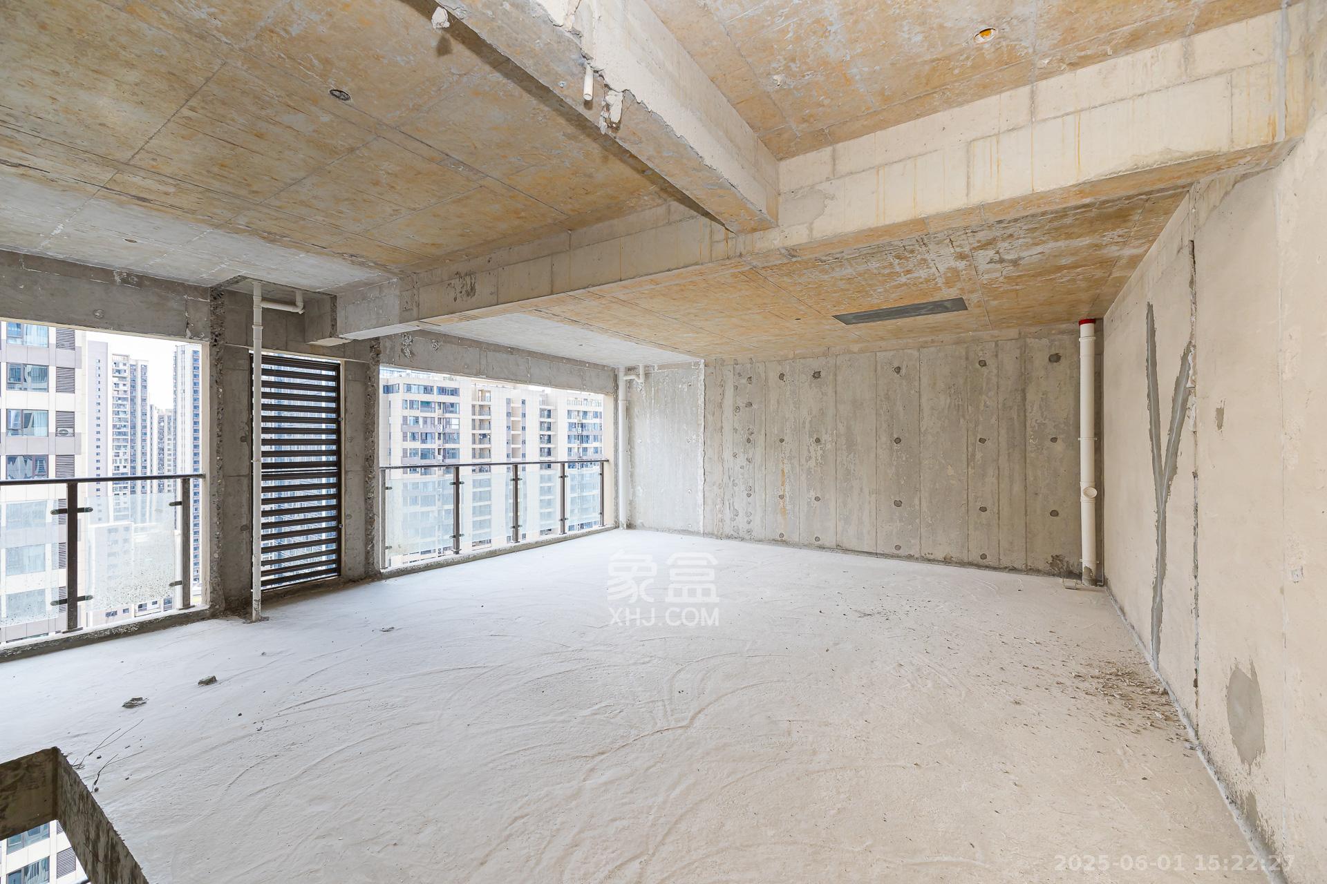 润和湘江天地C区 5室2厅3卫 180.0万 润和湘江天地C区 5室2厅3卫 180.0万卧室