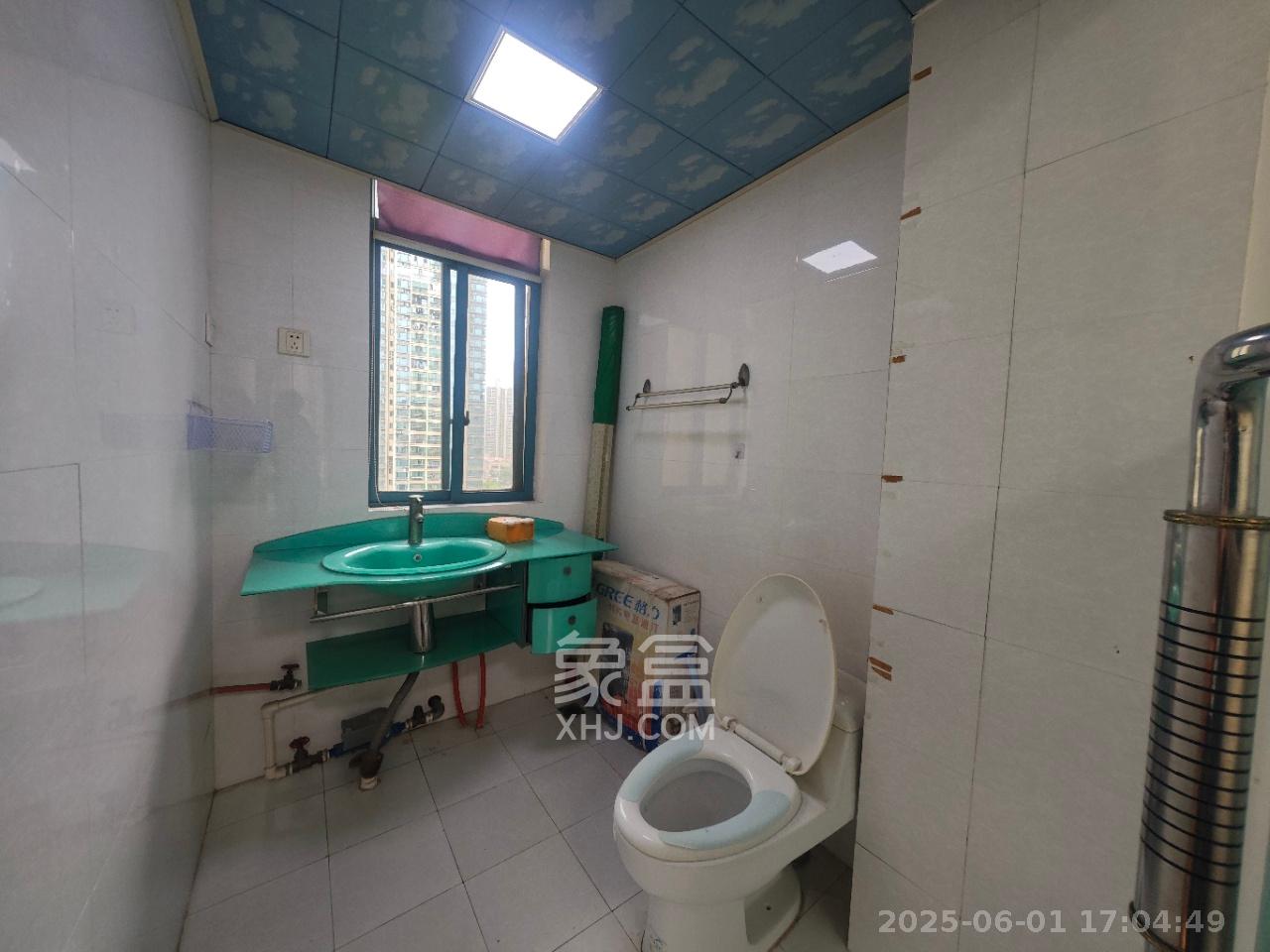 圣爵菲斯  3室2厅2卫   2000.00元/月室内图