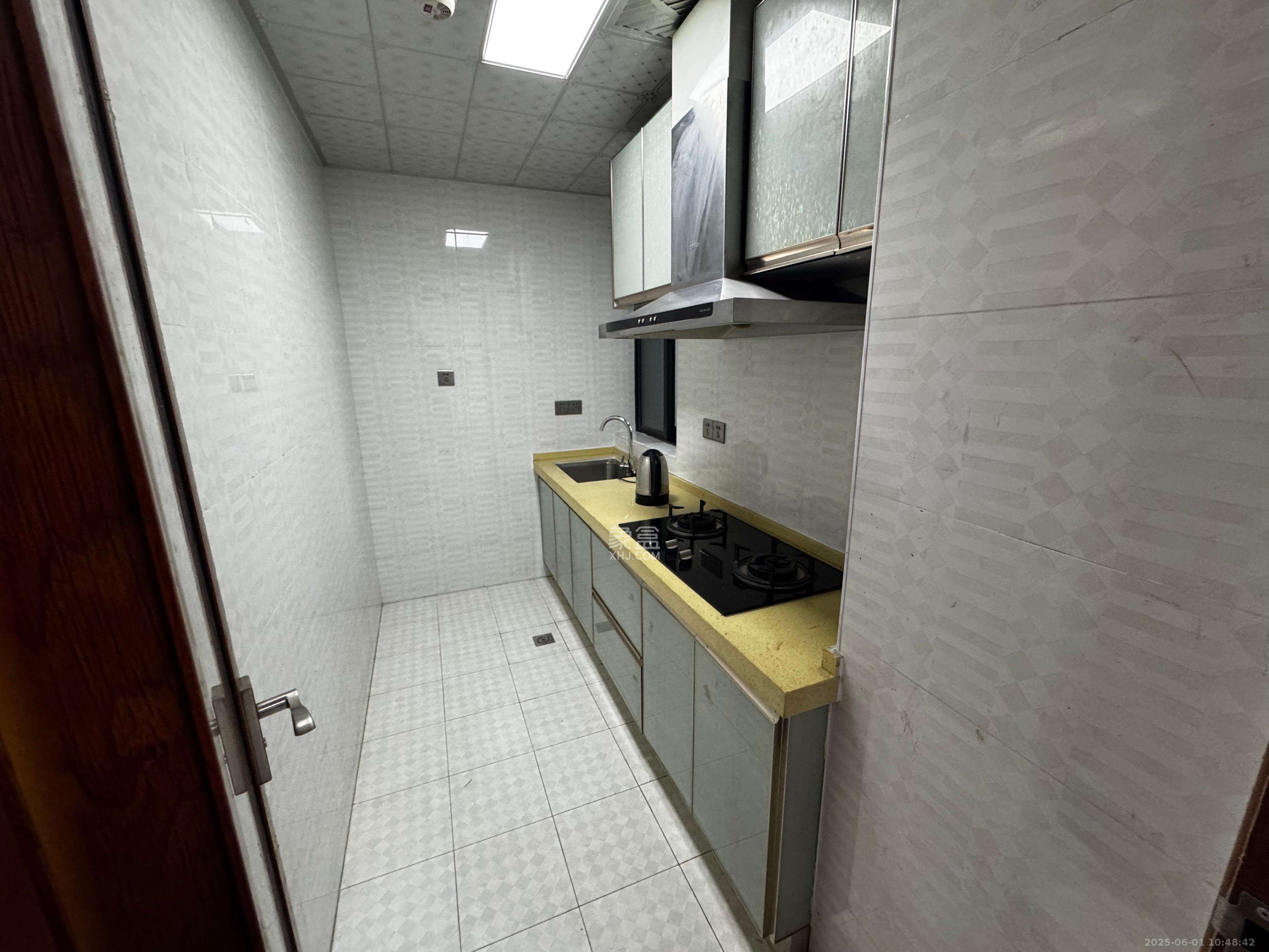 百纳广场(百纳公寓) 2室1厅1卫 2500.0元/月 百纳广场(百纳公寓) 2室1厅1卫 2500.0元/月室内图