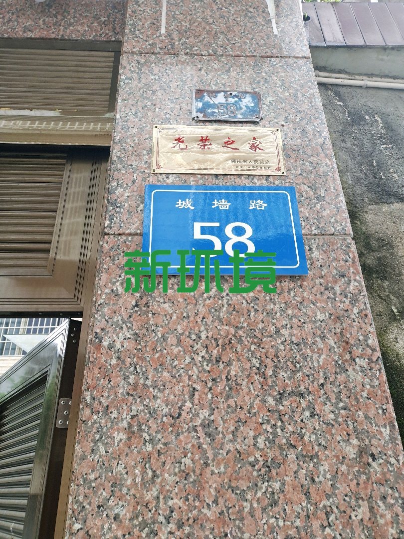 市中心散盘  7室3厅2卫   125.00万客厅