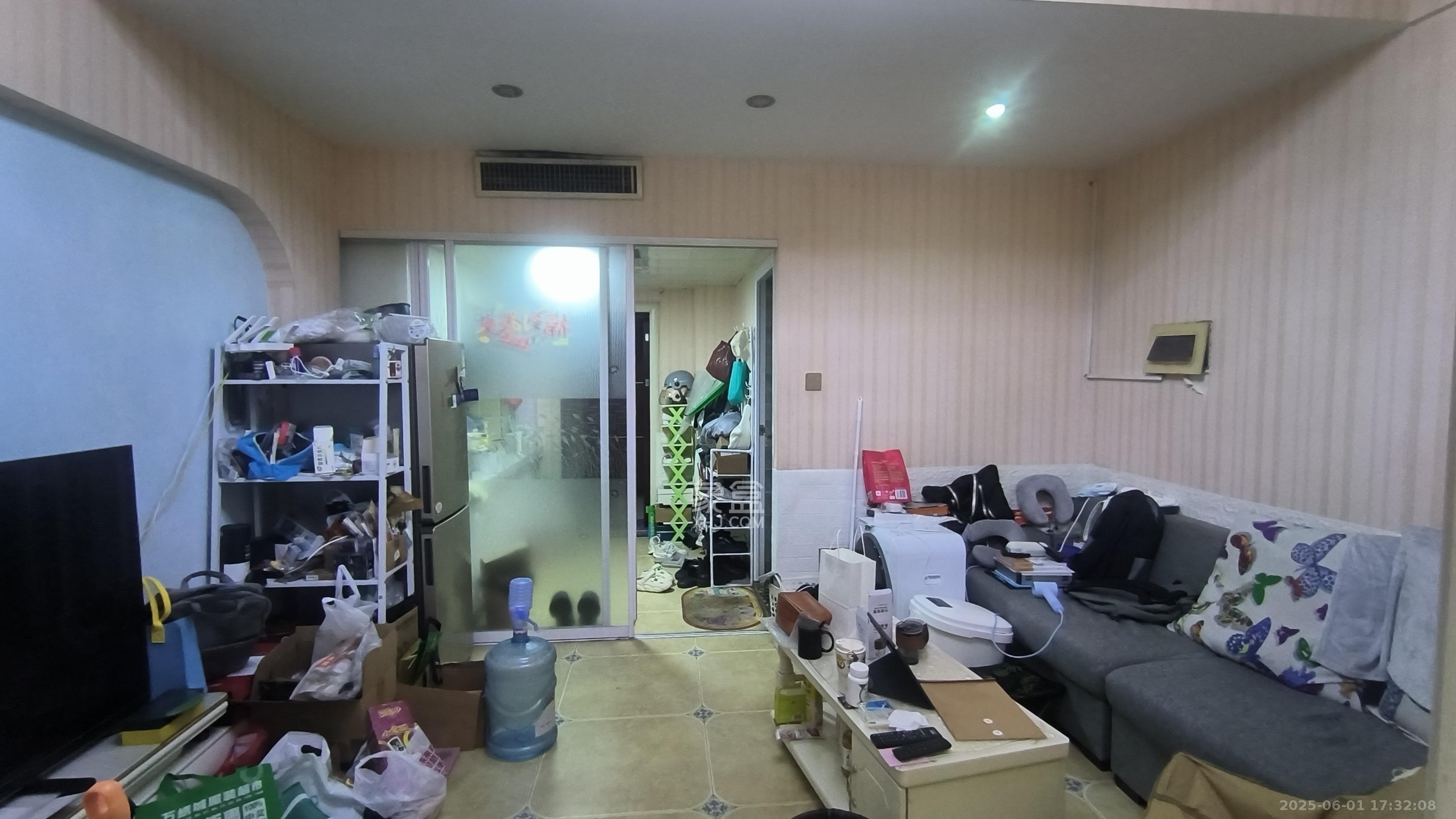 上城星座  1室1厅1卫   1600.00元/月室内图
