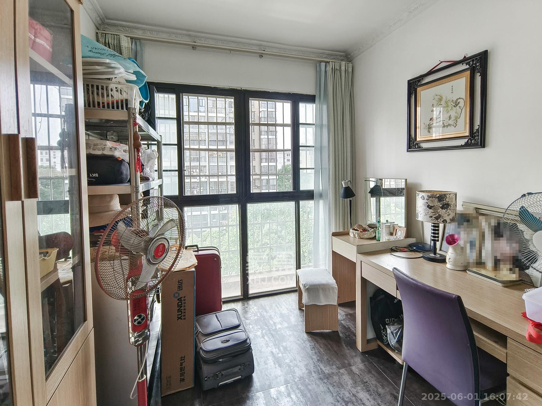 山水湾 3室2厅1卫 56.8万 山水湾 3室2厅1卫 56.8万卧室